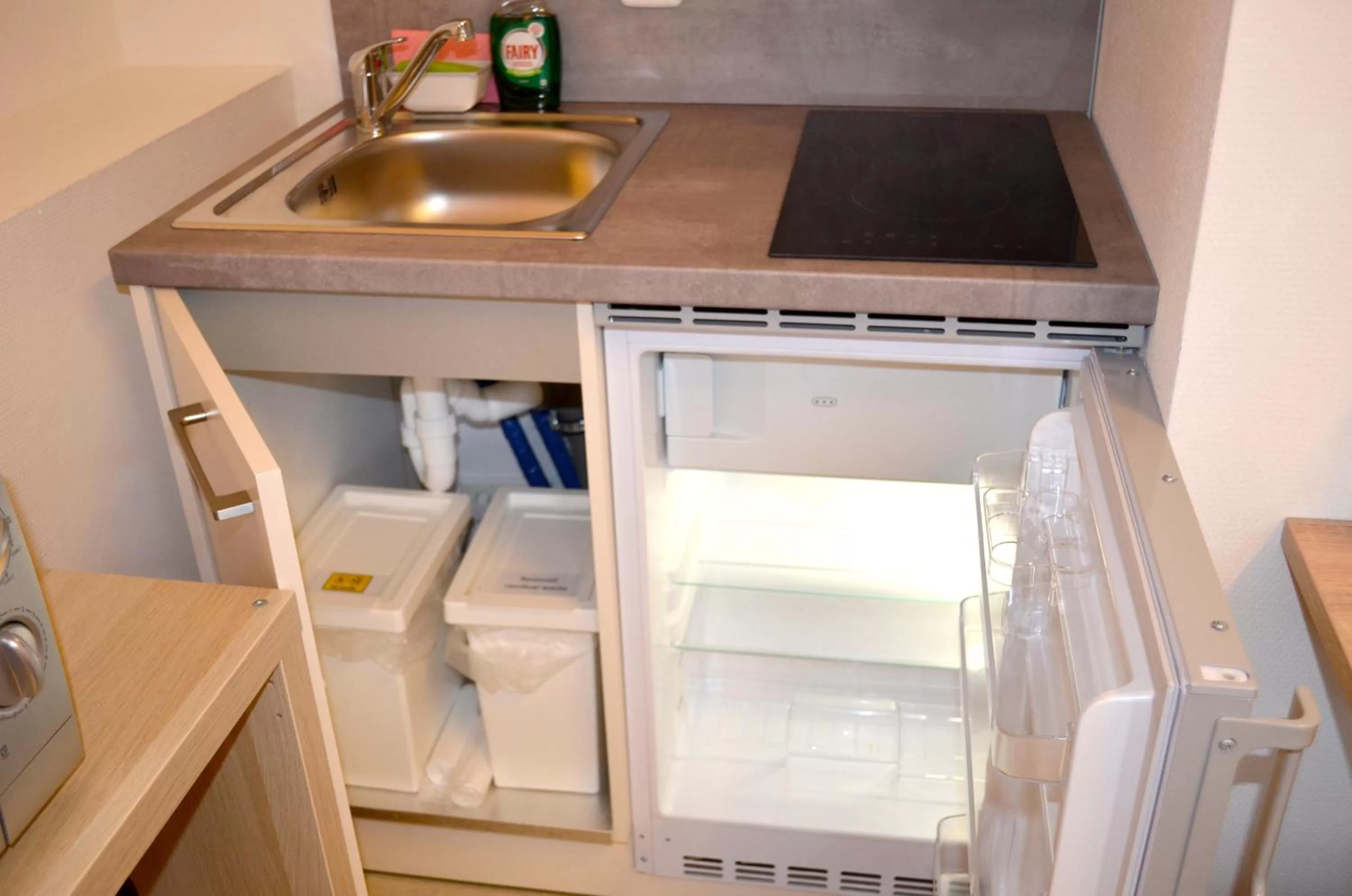 Kitchen or kitchenette, Kitchen/Kitchenette in Hana Aparthotel