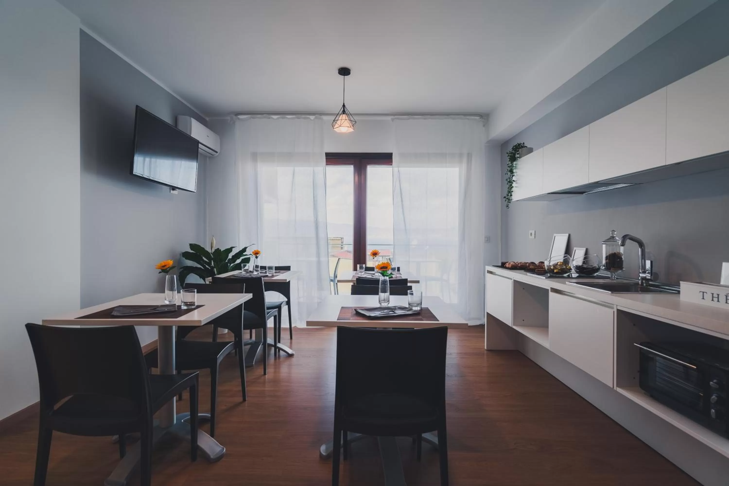 Breakfast in Trip Room & Breakfast