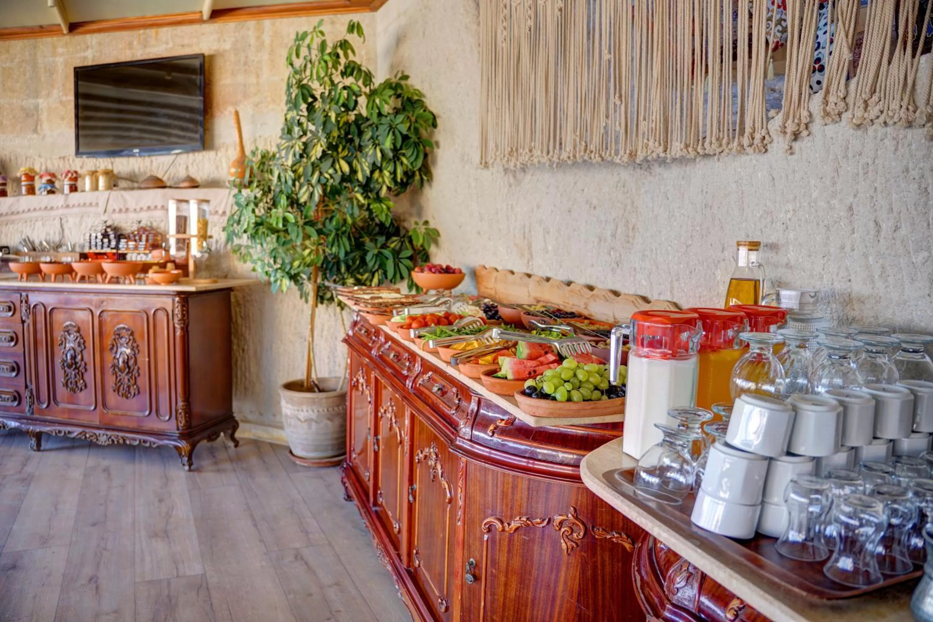 Breakfast in Amber Cave Suites