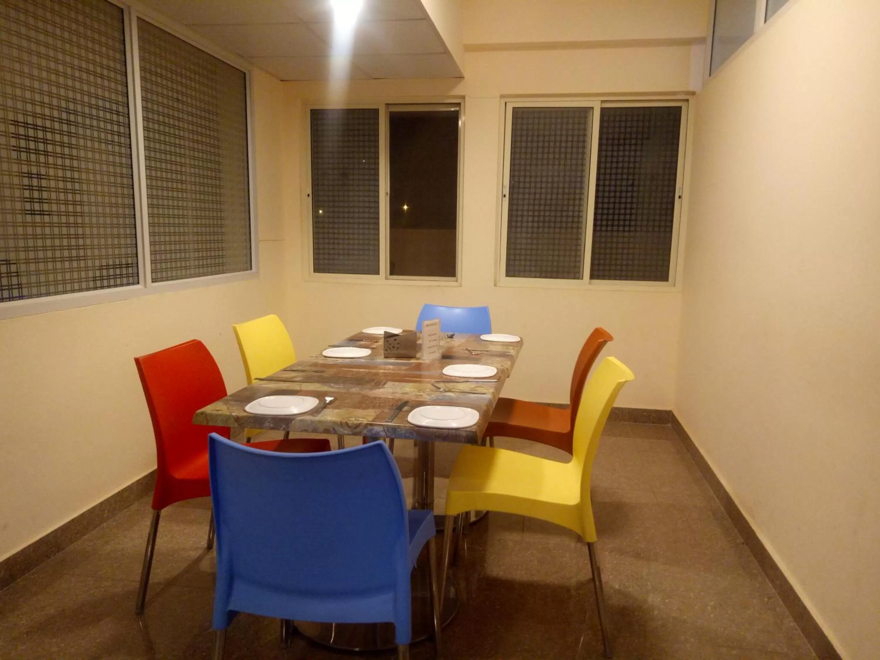 Restaurant/places to eat in Arra Suites kempegowda Airport Hotel