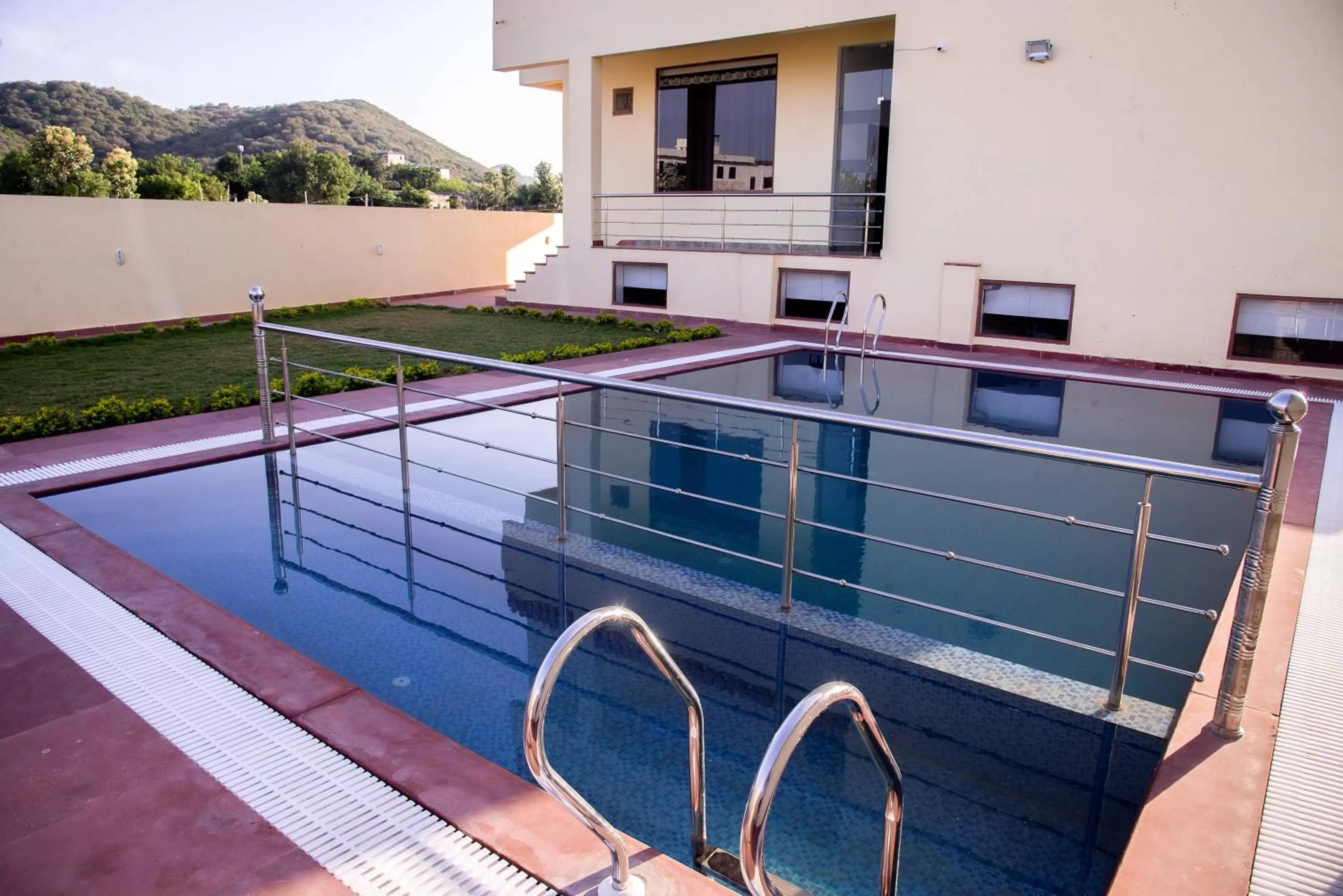 Swimming pool in Omak Tiger Seven