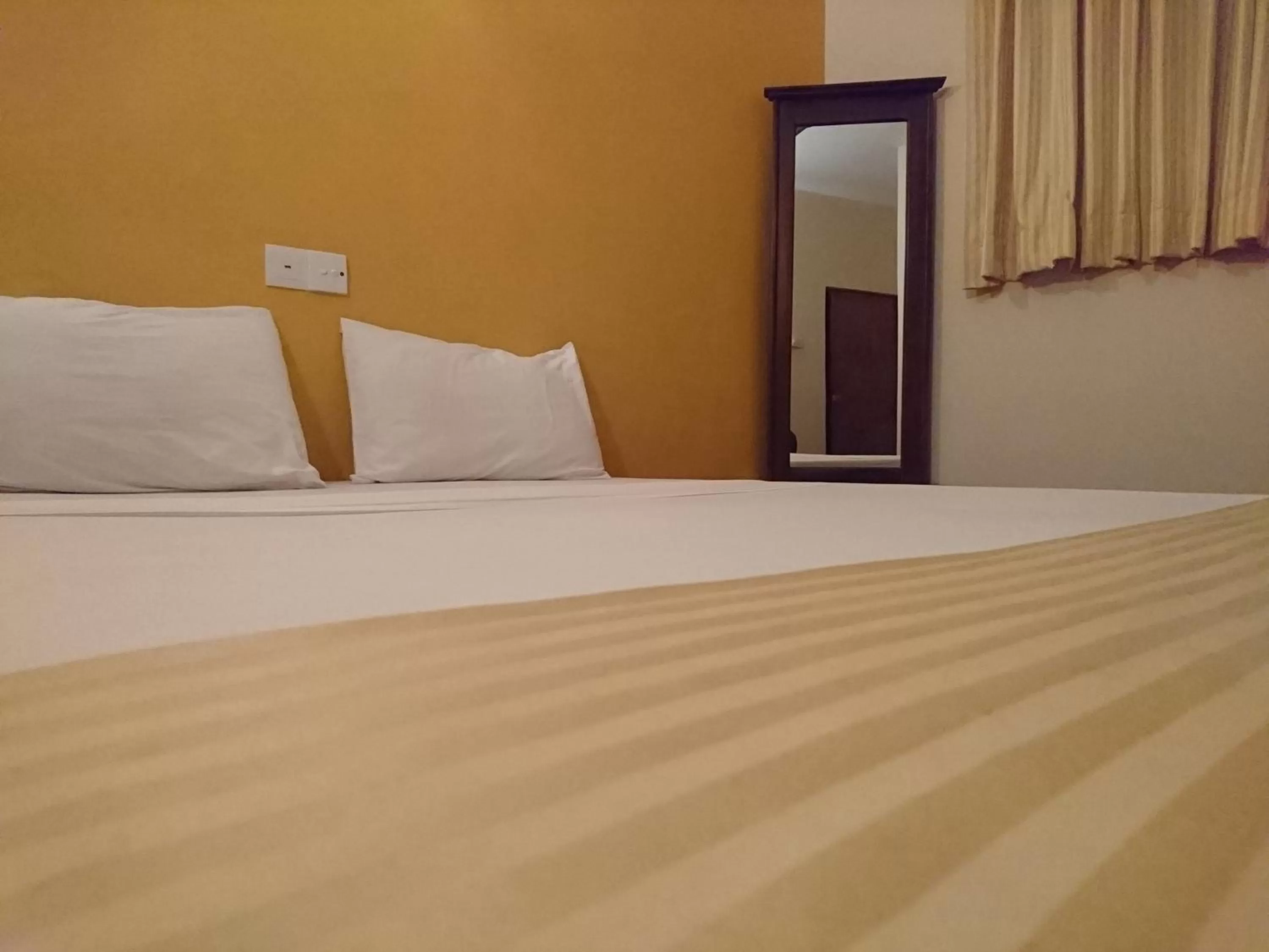 Bed in Shiva Rest Katharagama