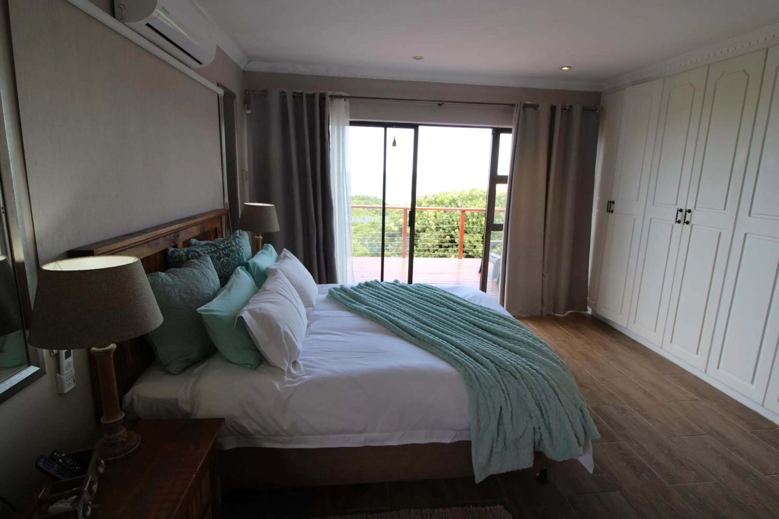 Sea view, Bed in Cove View B&B