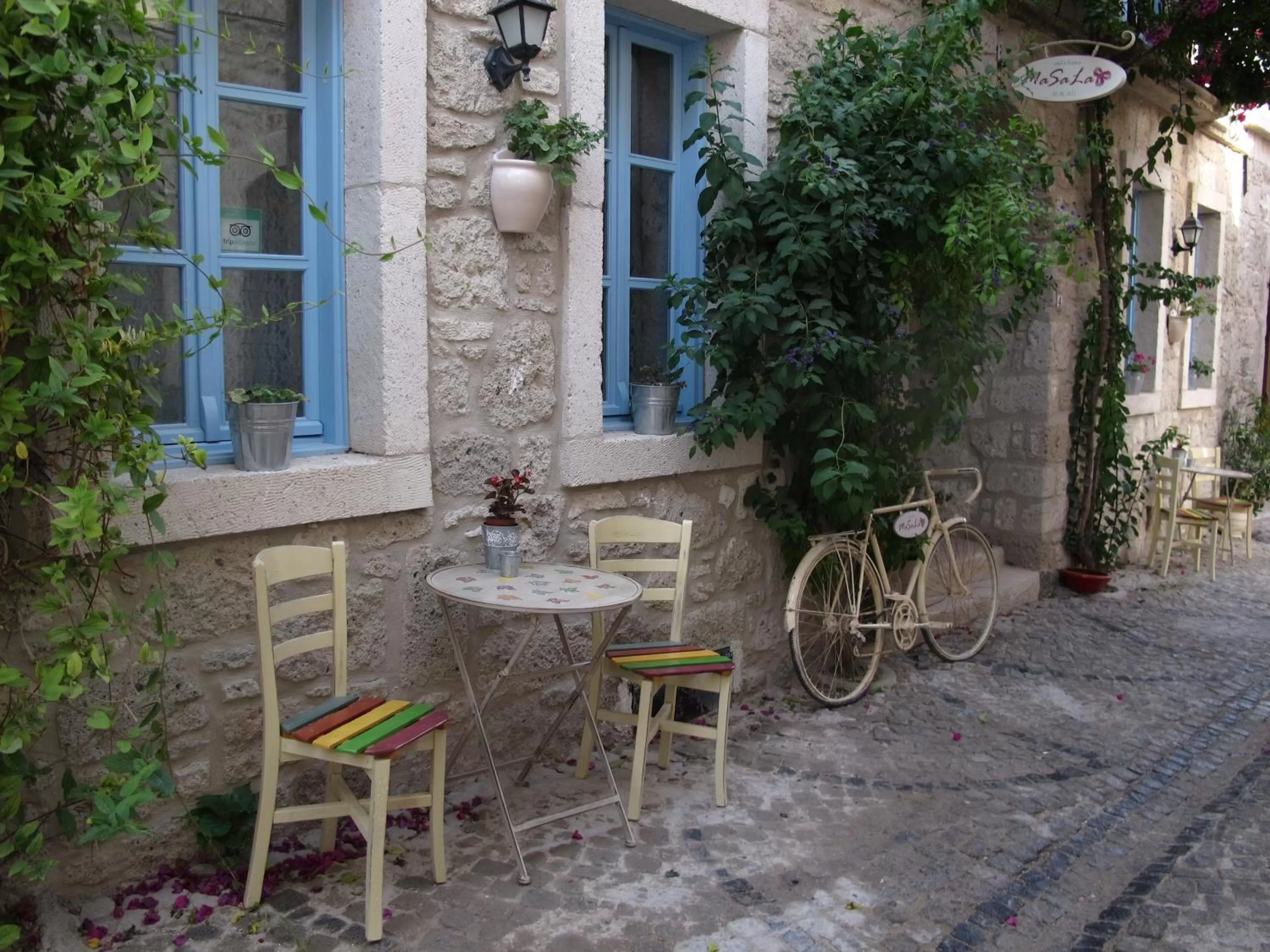 Facade/entrance in MaSaLa Otel