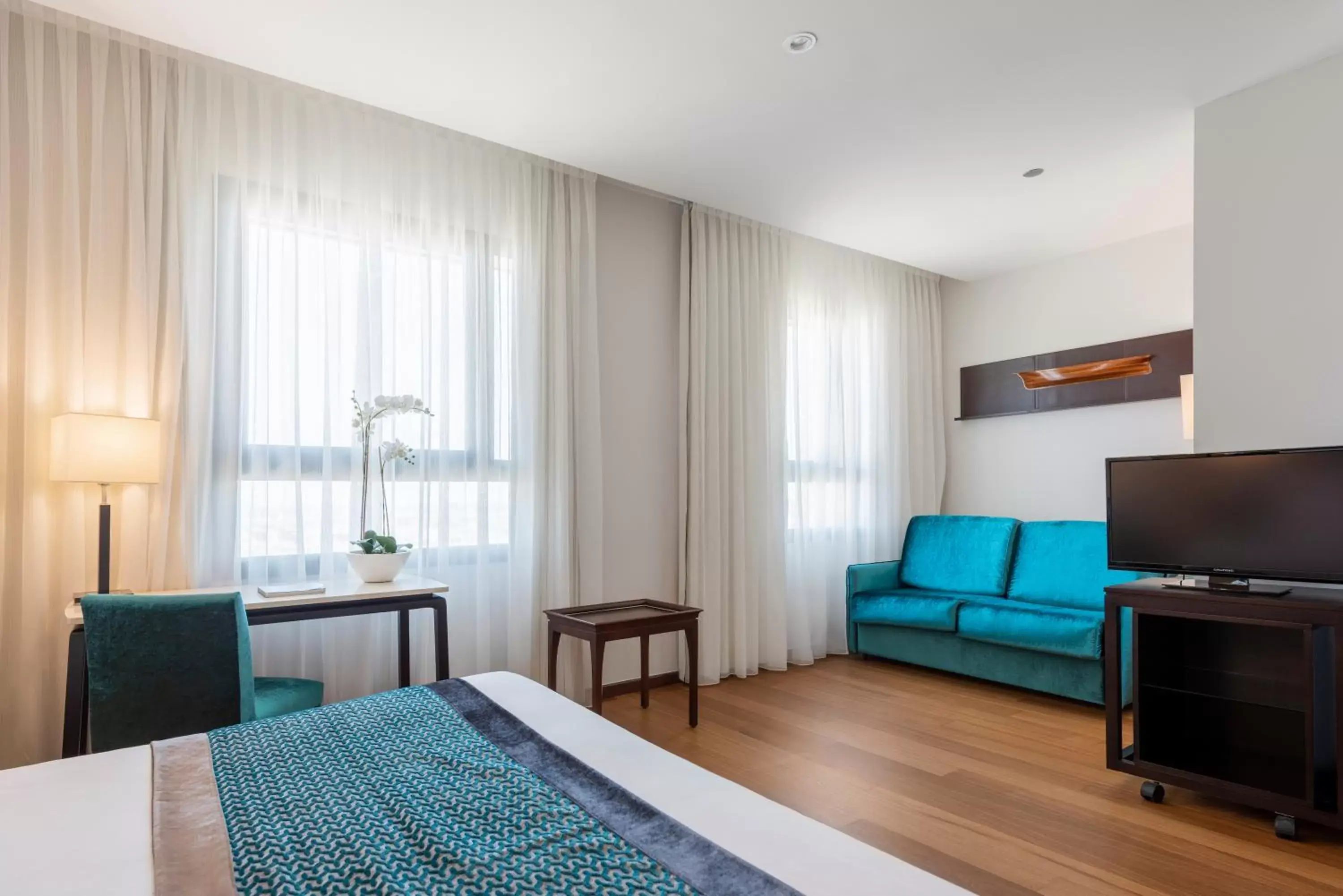 Double Room with Sofa Bed in Eurostars Gran Valencia Double Room with Sofa Bed in Eurostars Gran Valencia