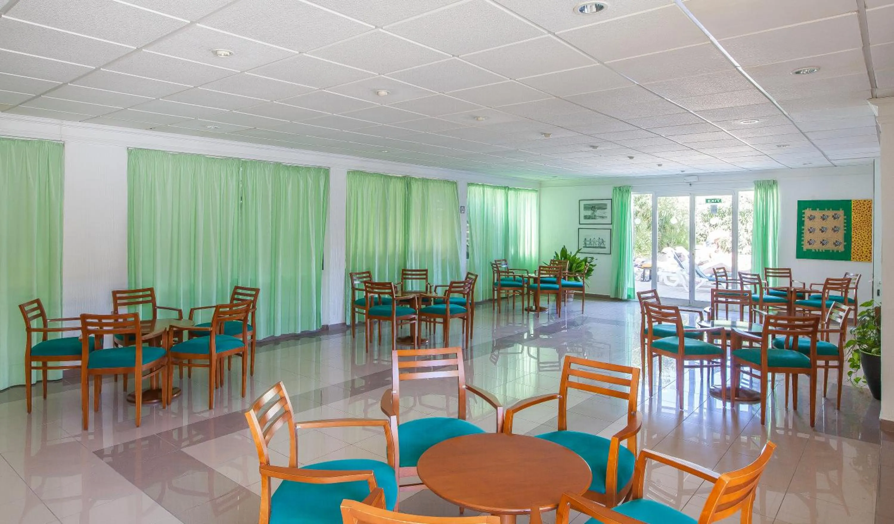 Communal lounge/ TV room in Hotel Bella Mar