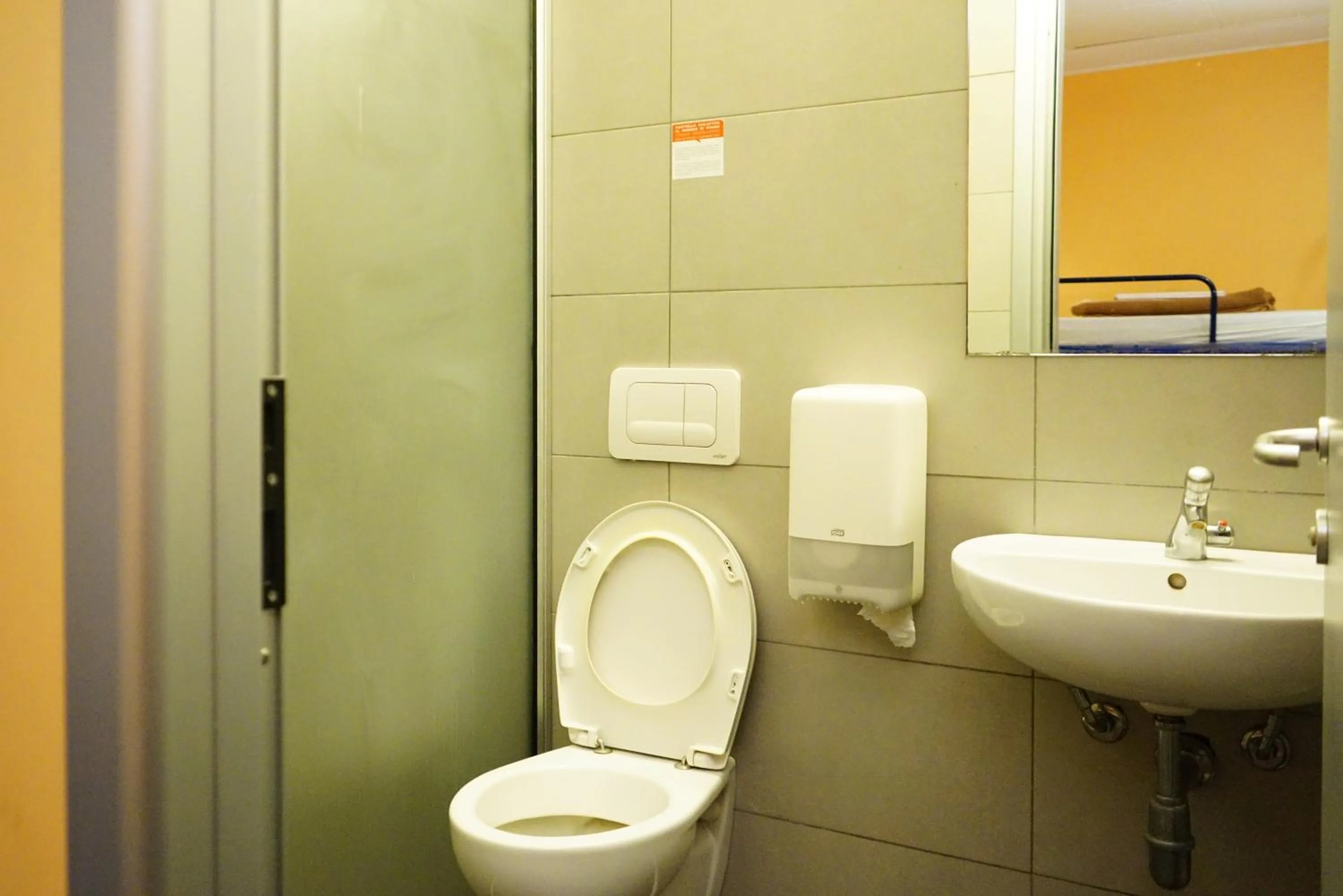 Bathroom in Hi! Ostello Milano