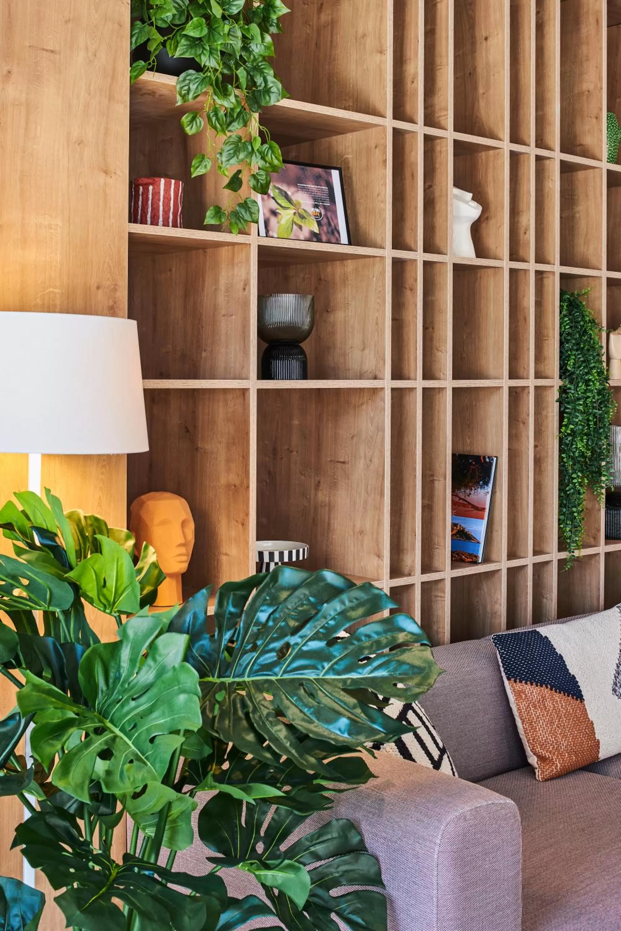 Communal lounge/ TV room in Ibis Montlhery Paris Sud