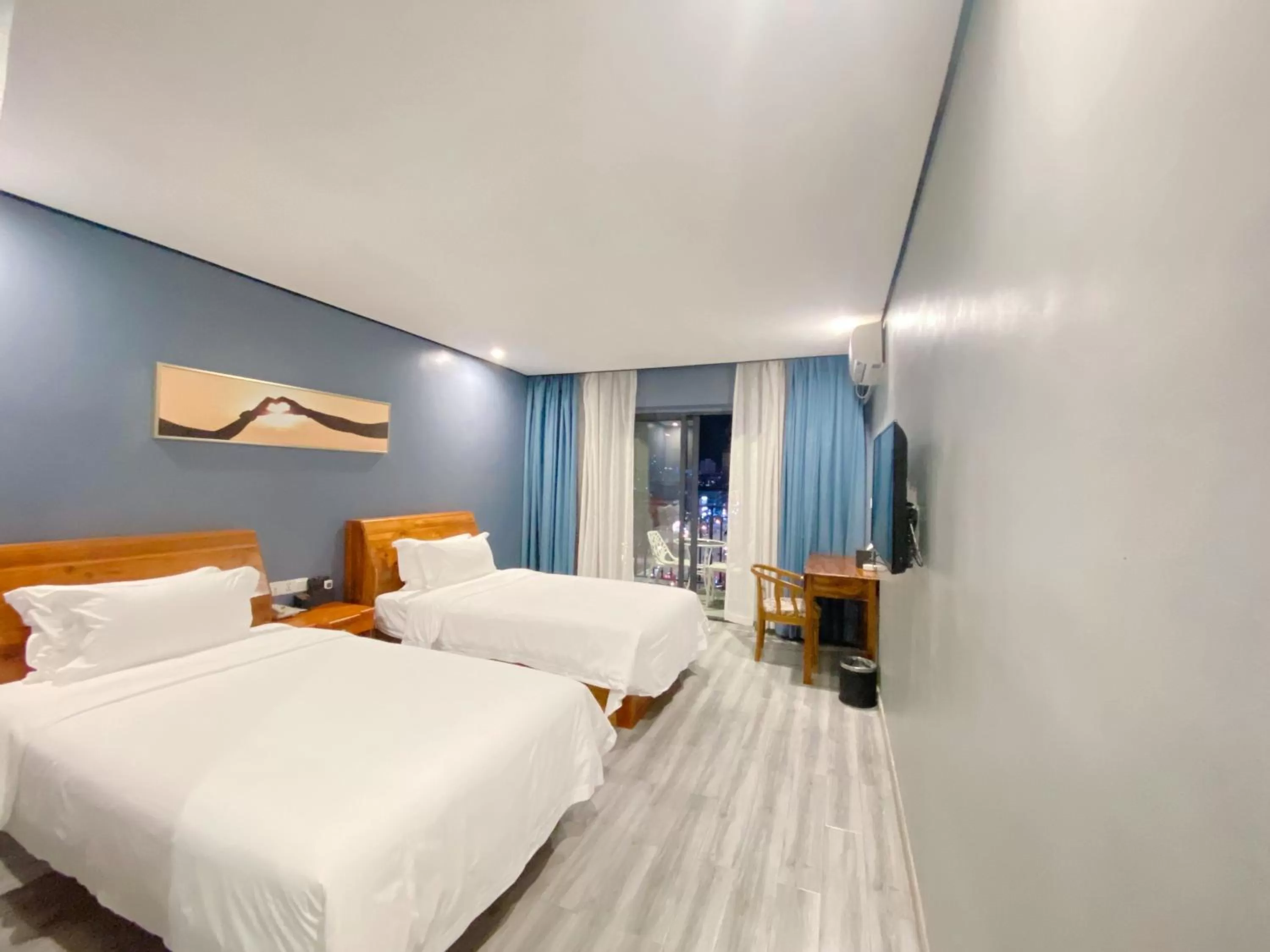 Photo of the whole room in Junlan Hotel