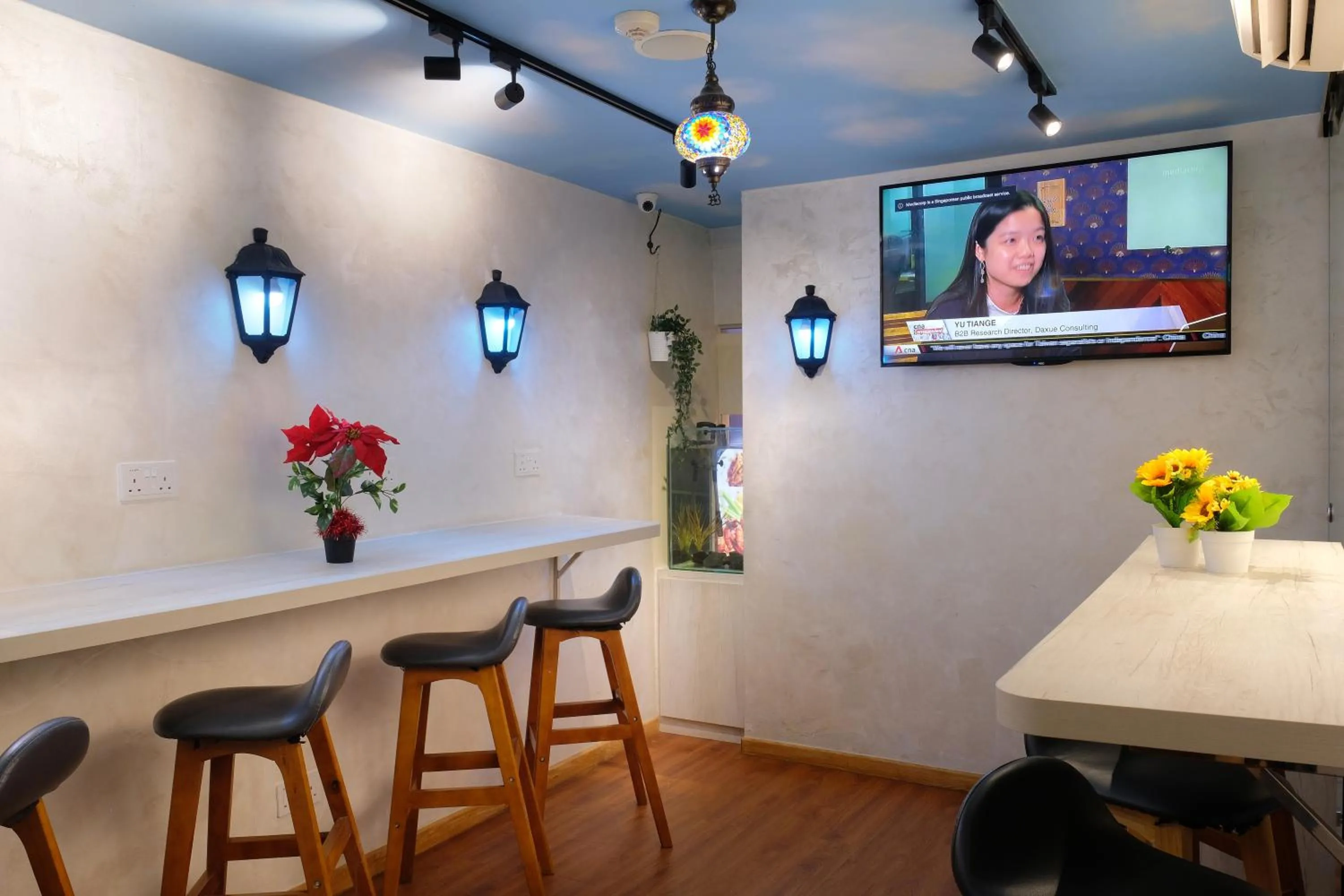 Communal lounge/ TV room in Sandpiper Hotel Singapore