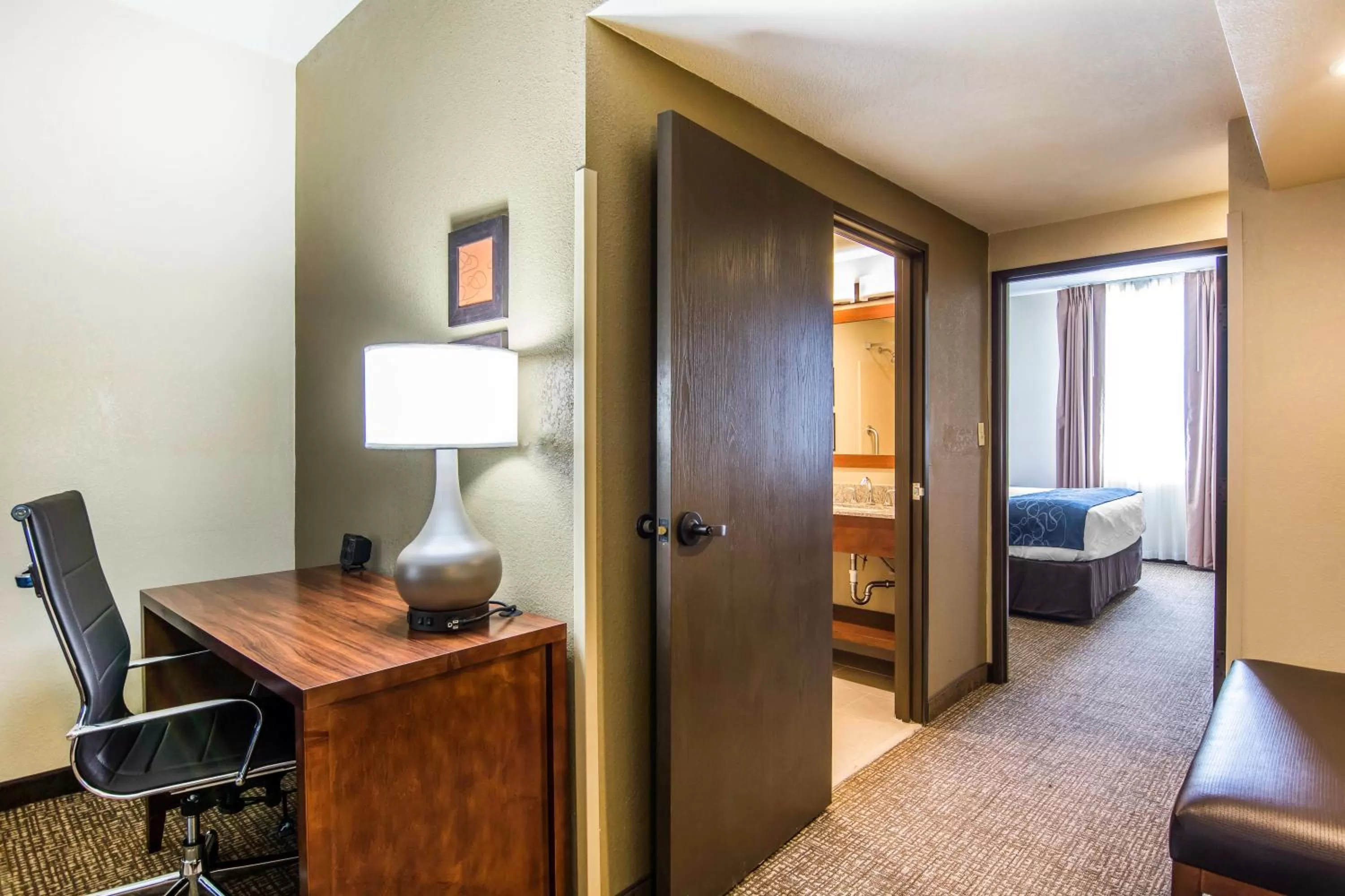 Living room in Comfort Suites Fredericksburg South