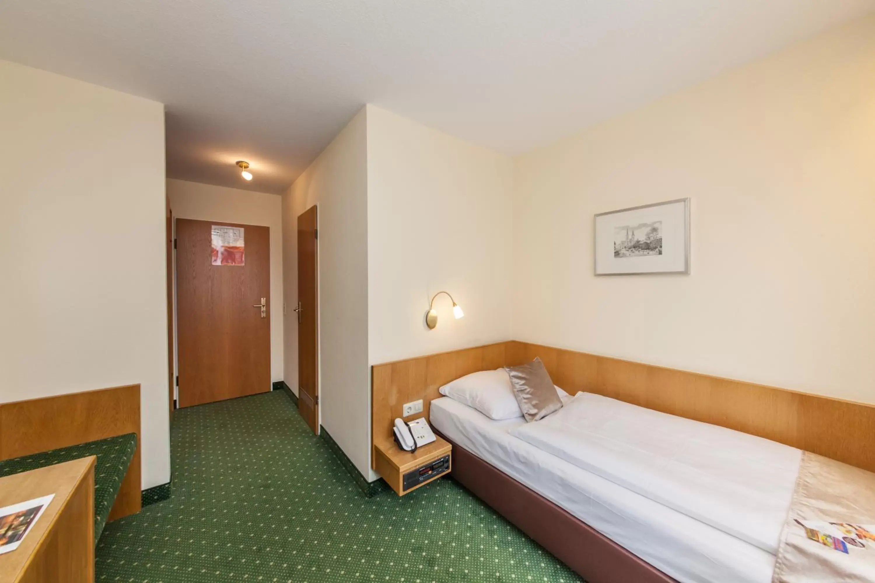 Economy Single Room in Hotel Strohgäu Economy Single Room in Hotel Strohgäu