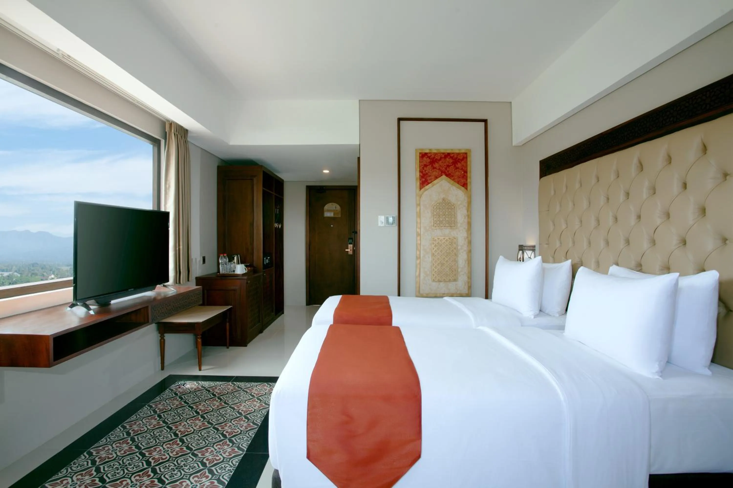 Bedroom, Bed in Alhambra Hotel & Convention, BW Signature Collection