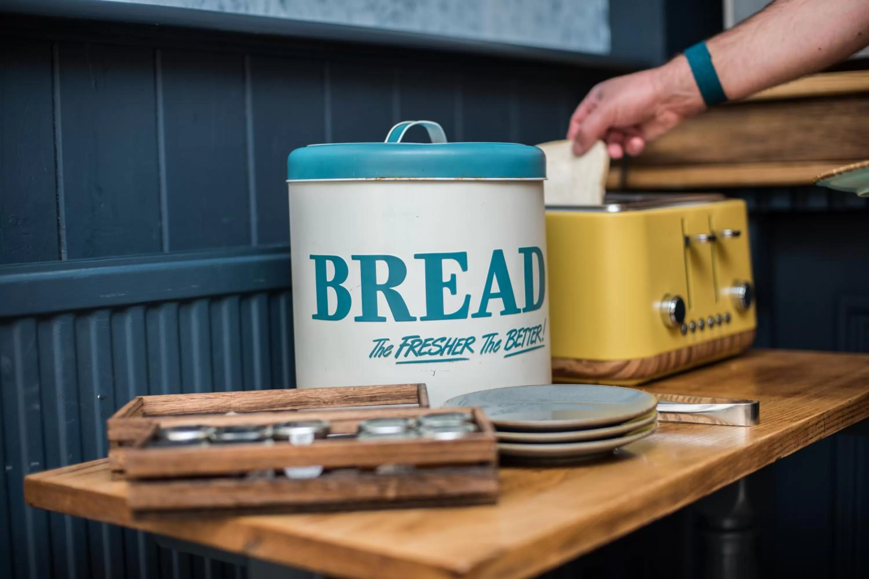 Food and drinks in The Crown