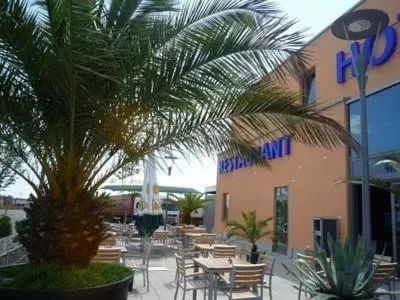 Patio in Hotel Asbach-Bäumenheim