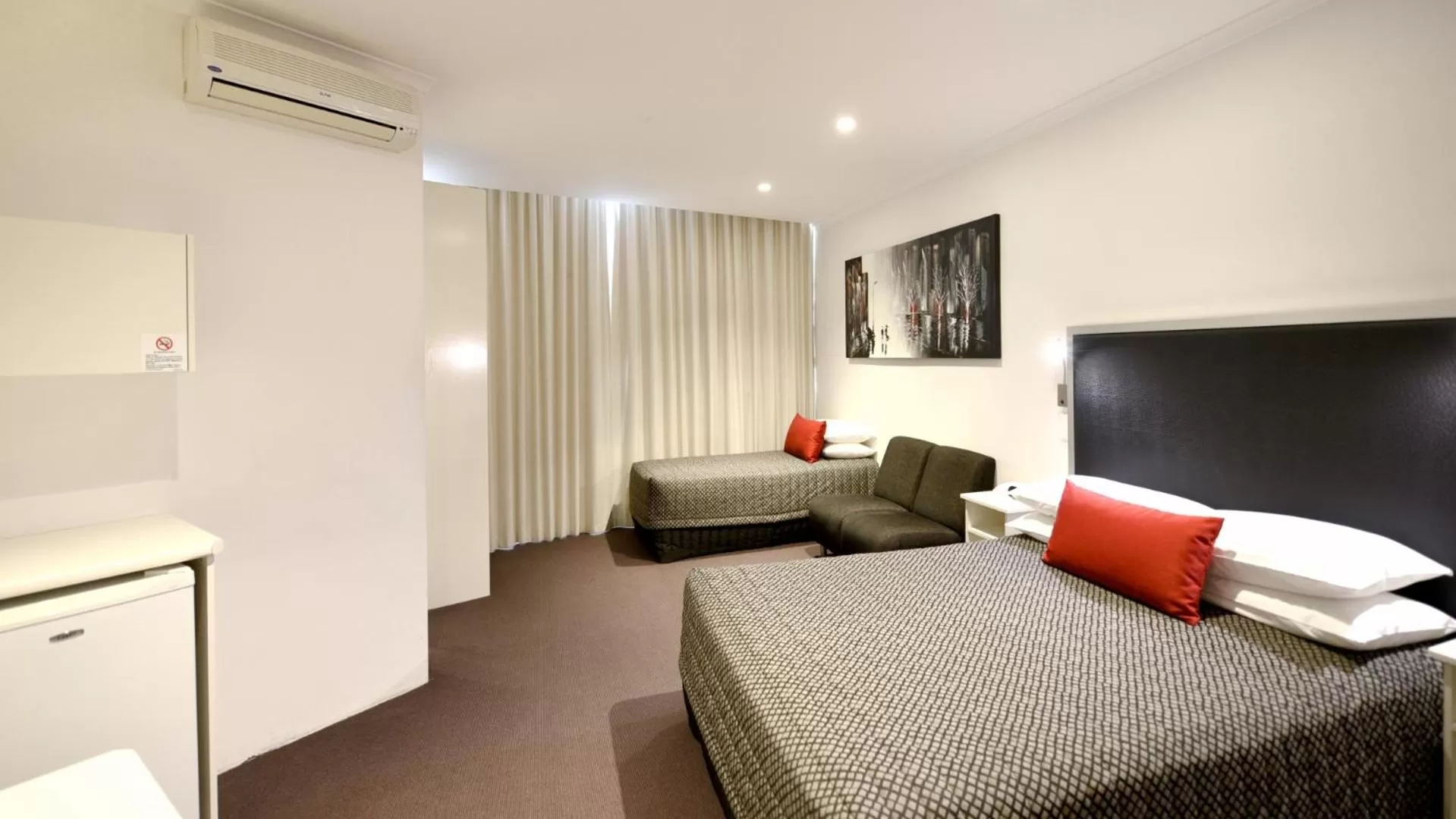 Deluxe Double or Twin Room in Atlantic Tower Motor Inn