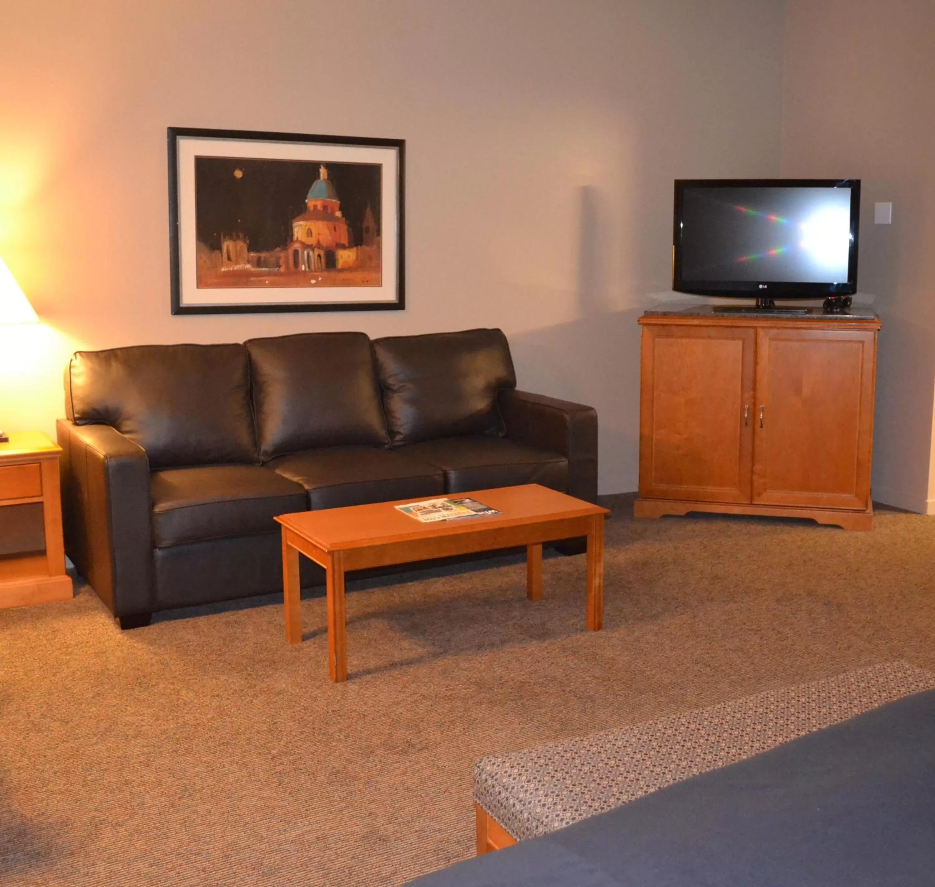 TV and multimedia in Royal Hotel West Edmonton, Trademark Collection by Wyndham