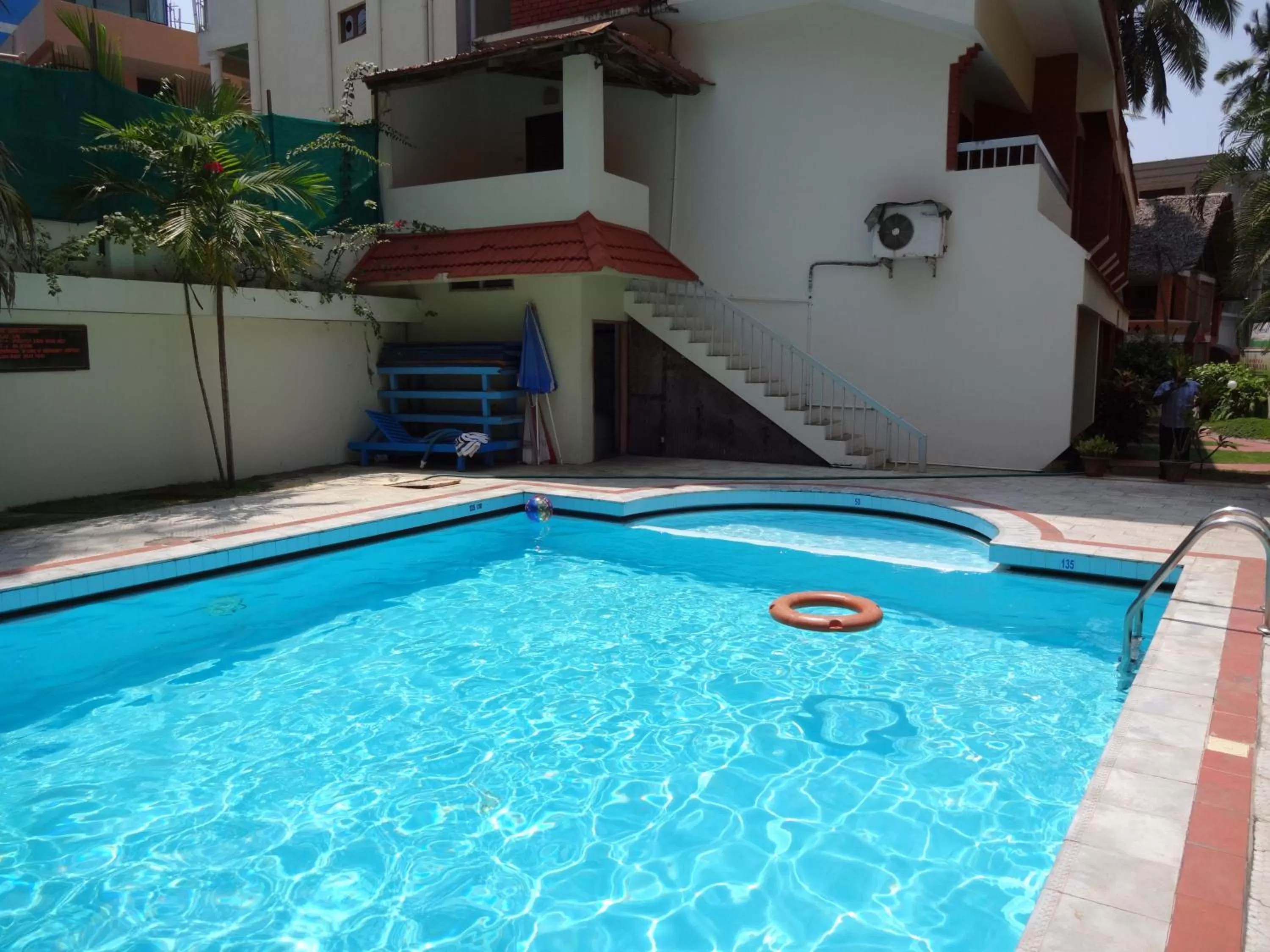 Swimming pool in Hotel Thushara