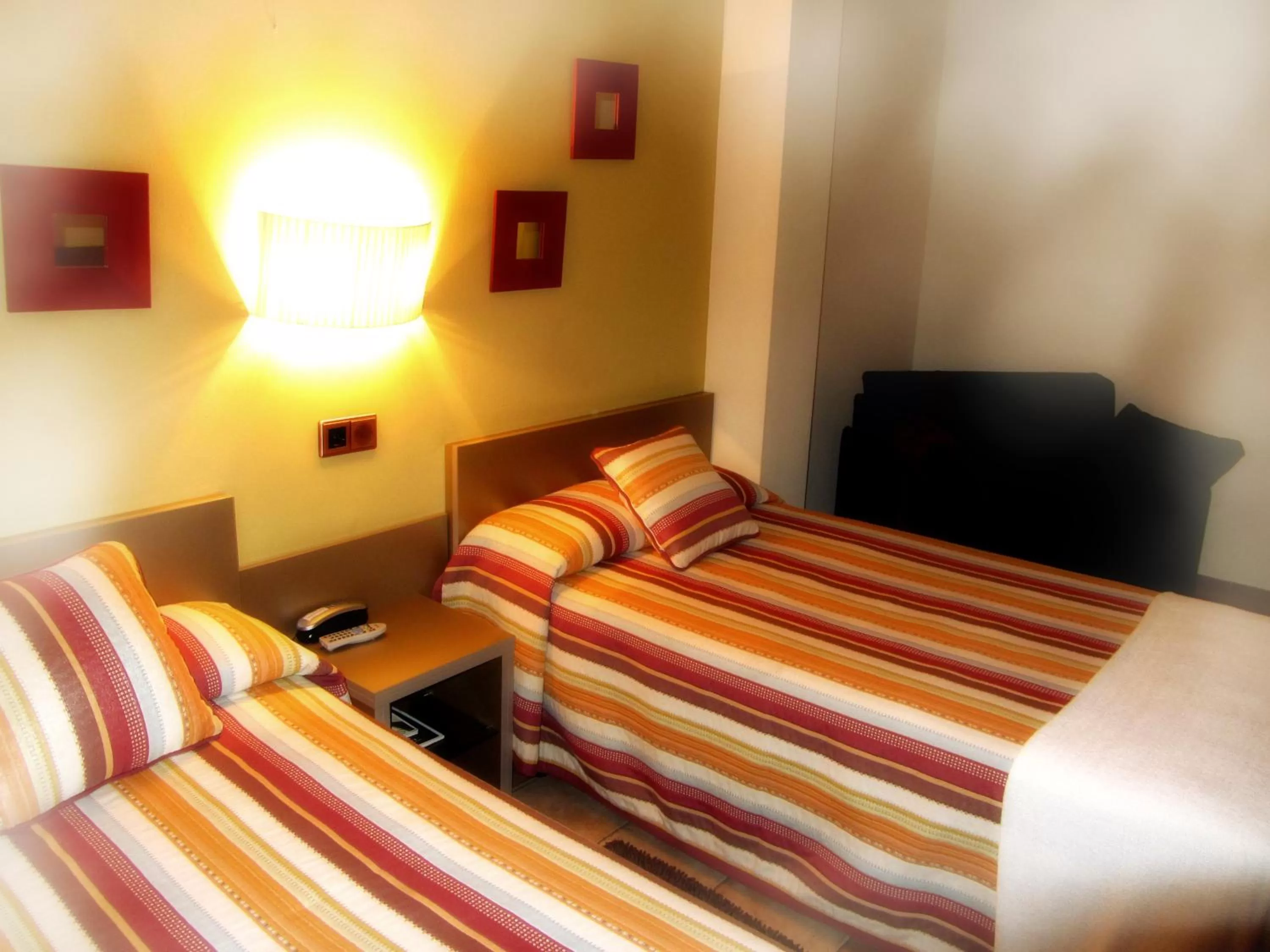 Photo of the whole room in Hotel Villa de Utrillas