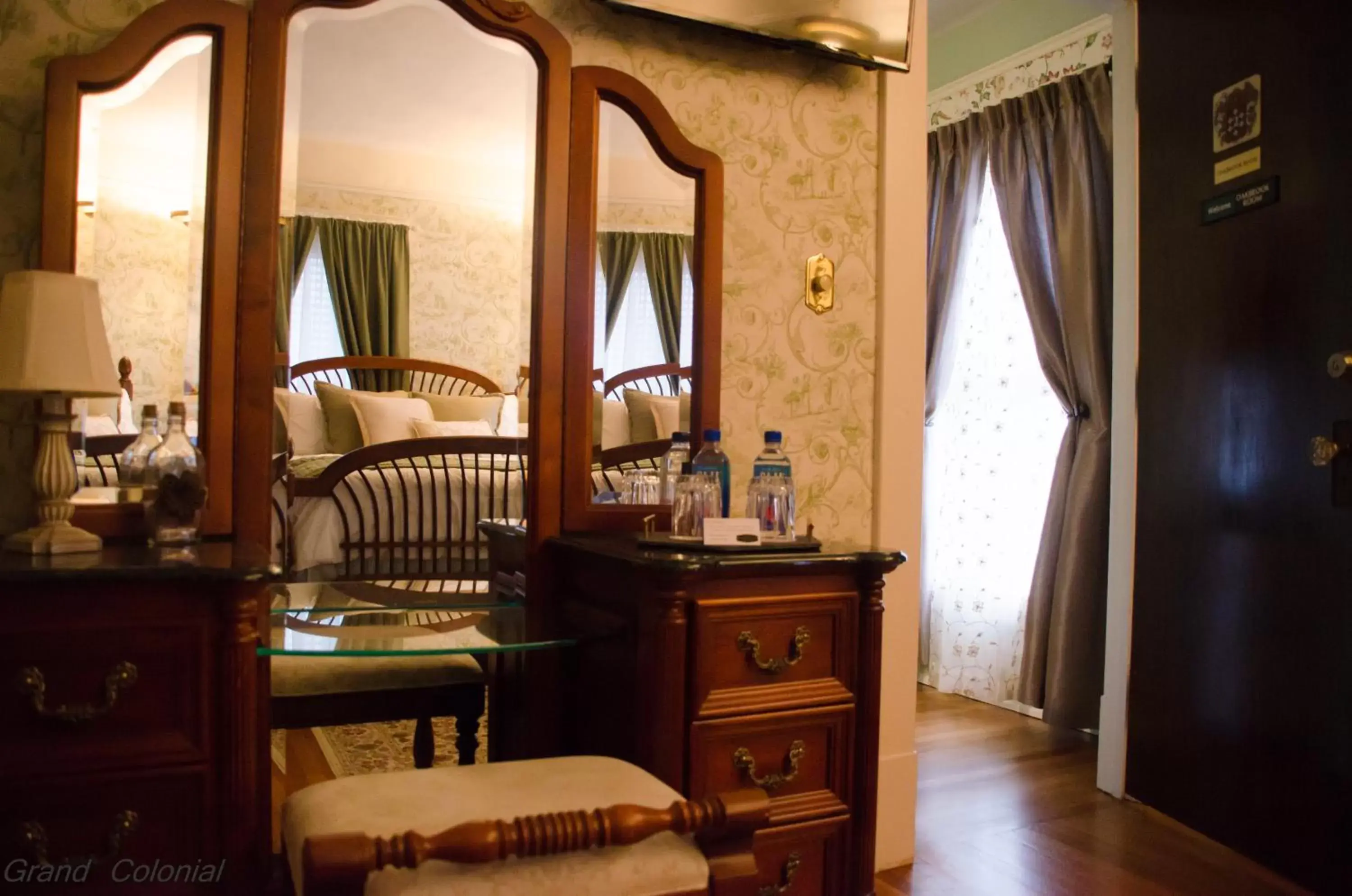 Double Room with Private Bathroom in Grand Colonial Bed and Breakfast Double Room with Private Bathroom in Grand Colonial Bed and Breakfast