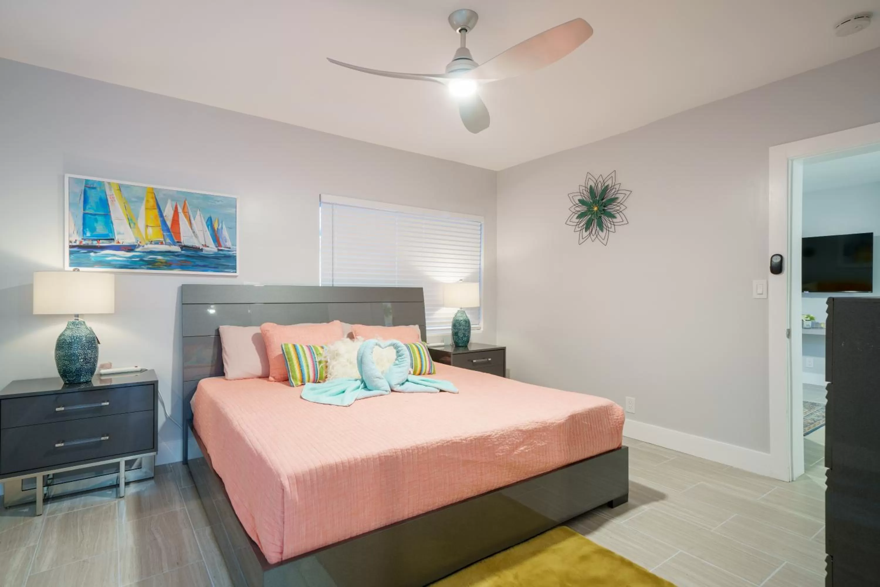 Bedroom, Bed in The Surf Hollywood Beach