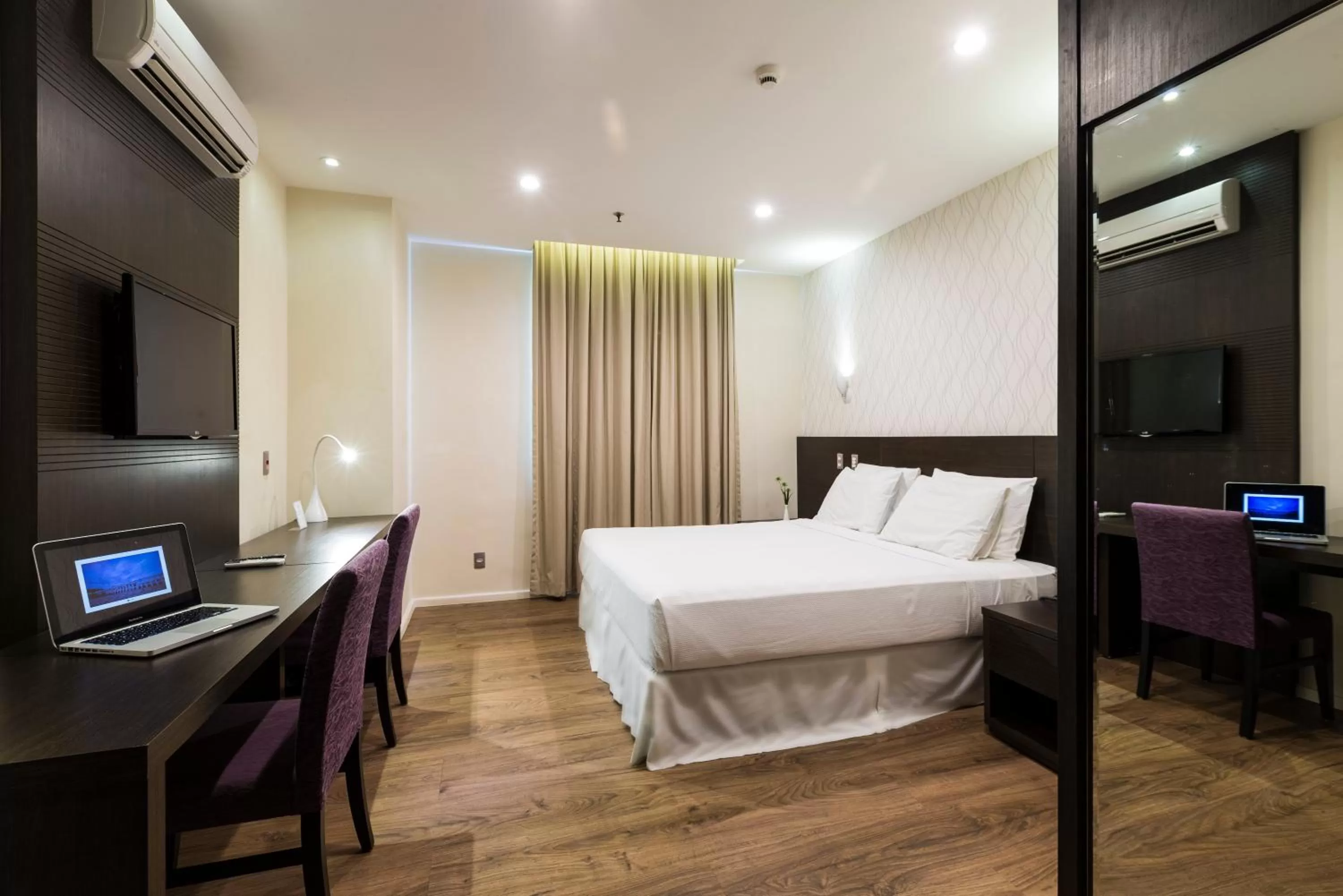 Photo of the whole room, Bed in Arosa Rio Hotel