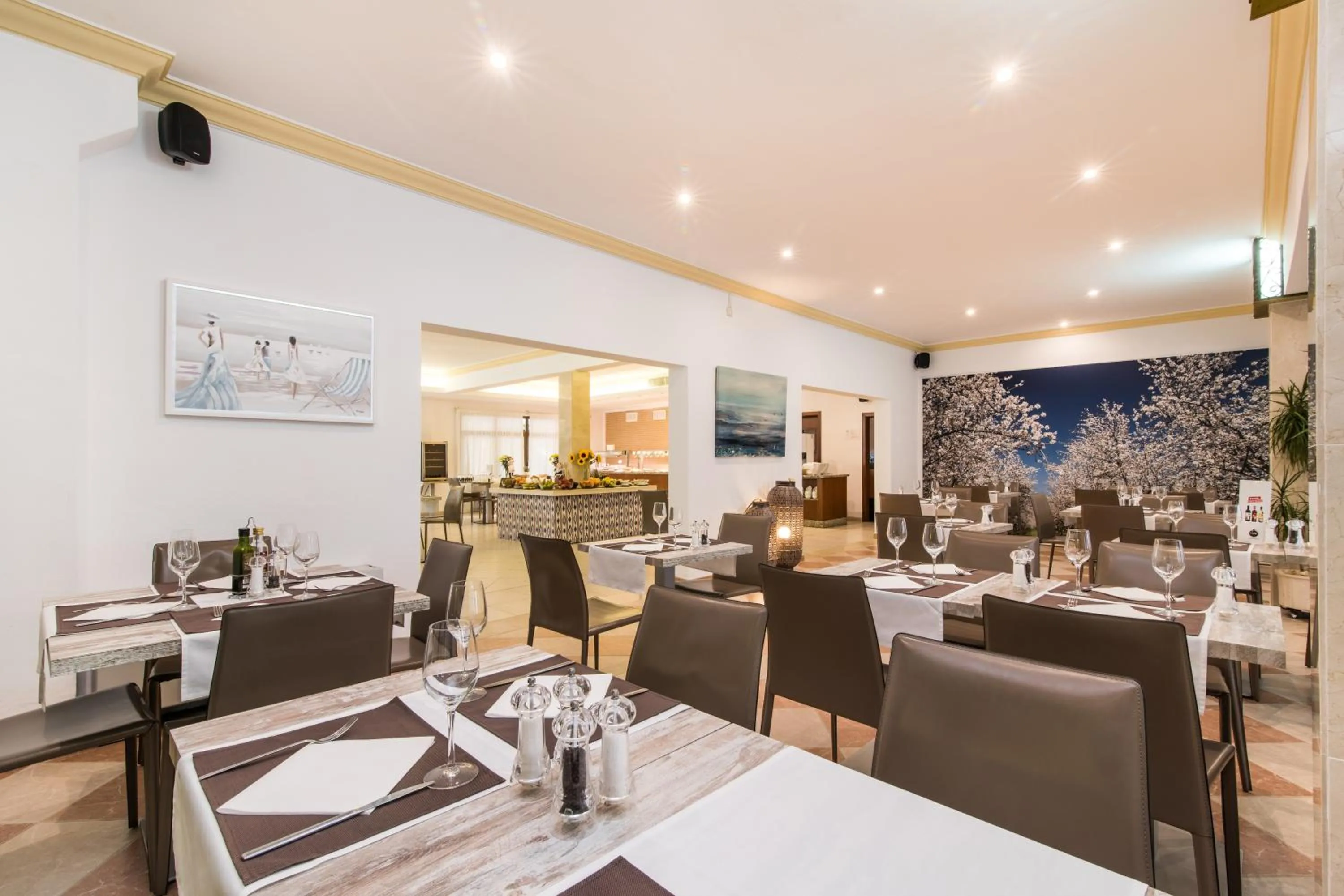 Restaurant/places to eat in Hotel Baviera