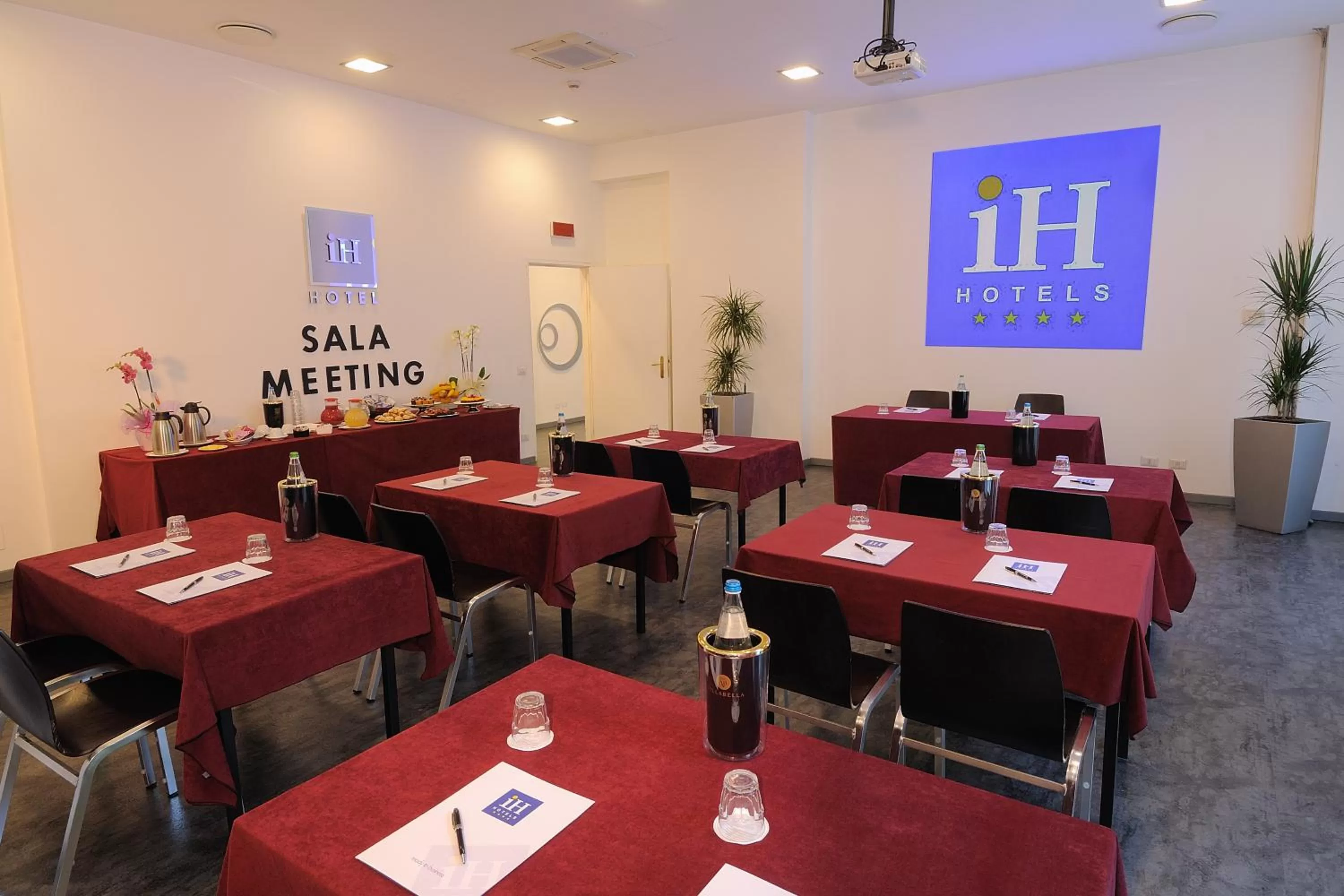 Meeting/conference room in iH Hotels Milano Lorenteggio