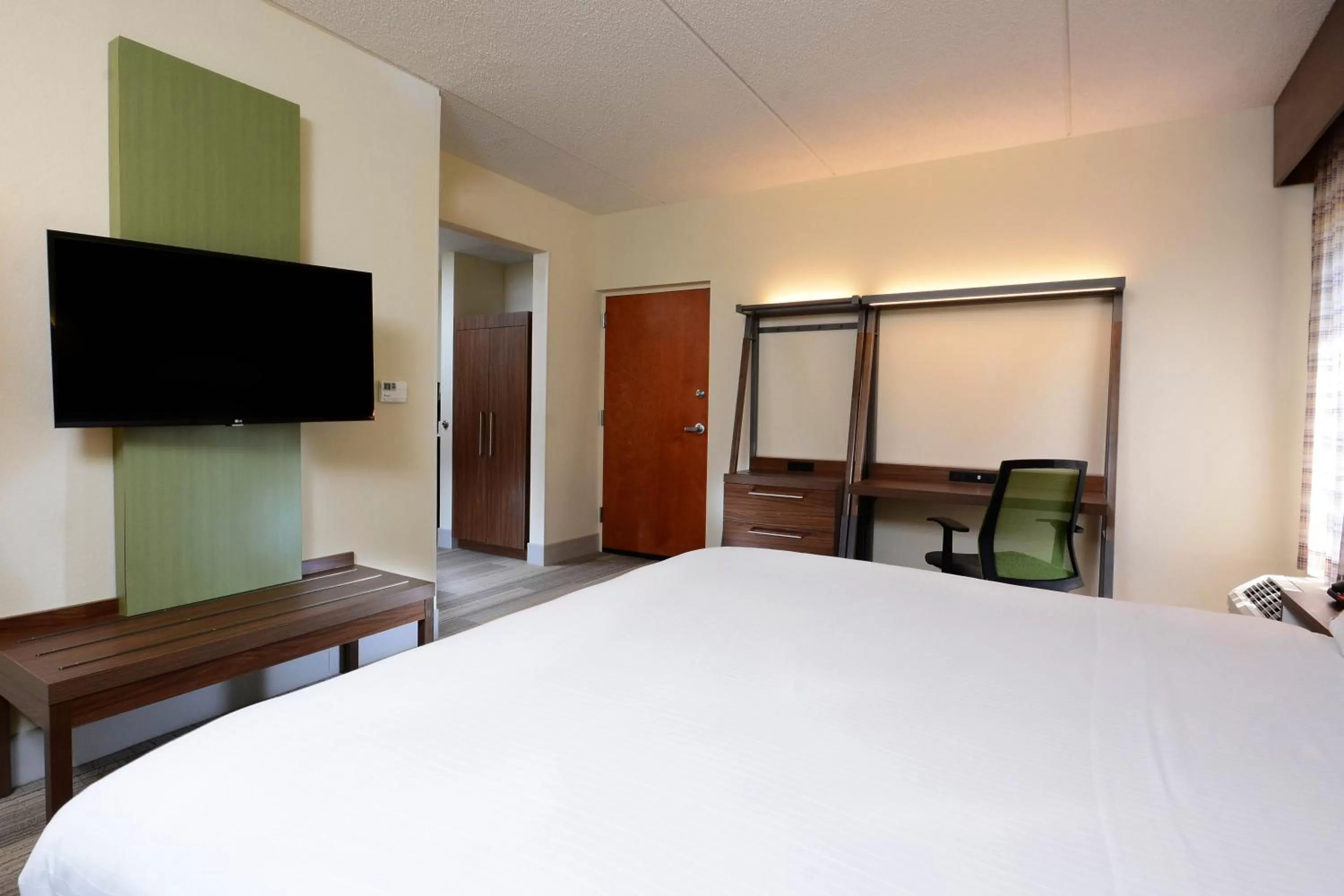 Photo of the whole room, Bed in Holiday Inn Express & Suites Raleigh Durham Airport at RTP by IHG