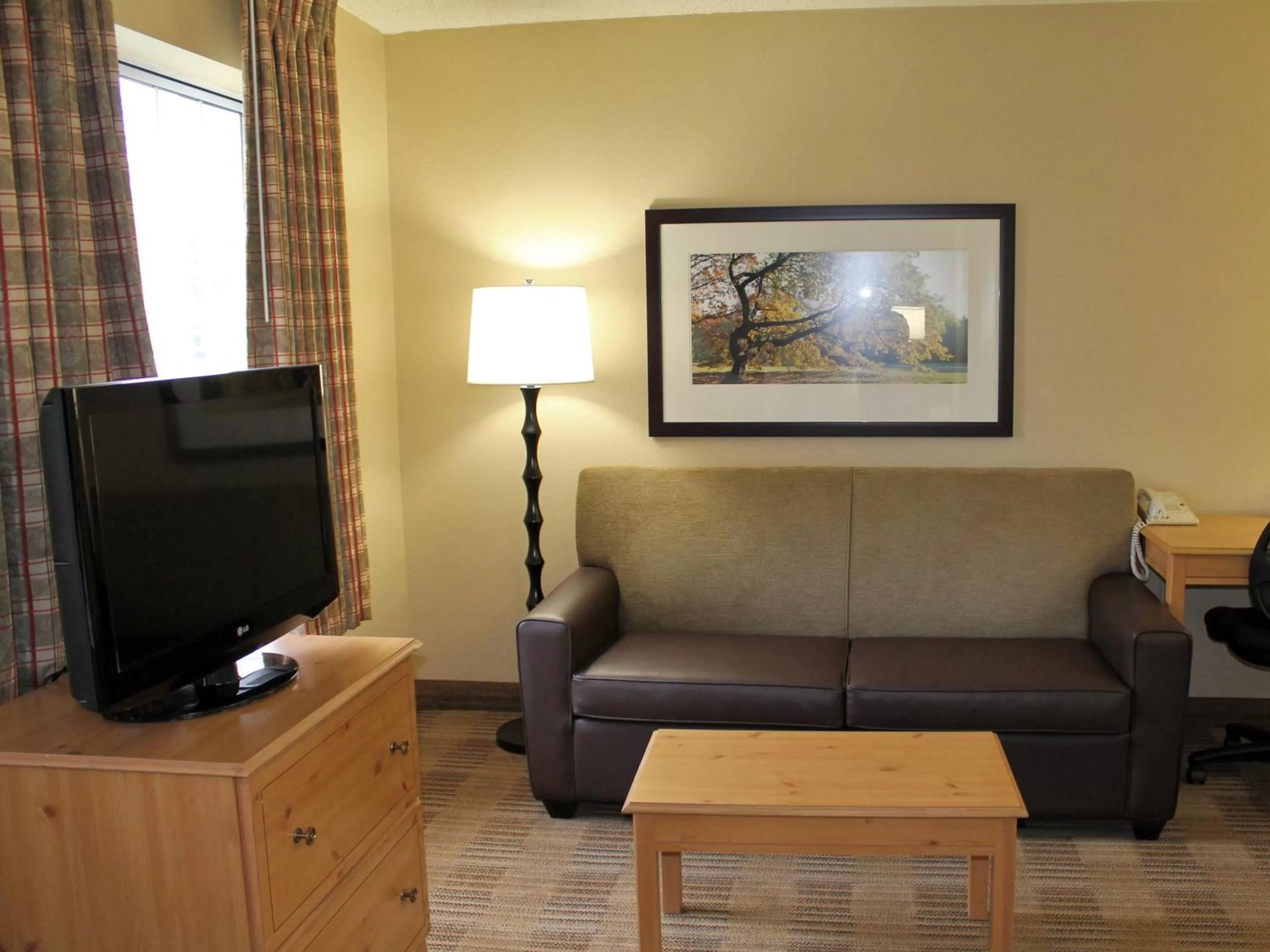Living room in Extended Stay America Suites - Houston - Galleria - Uptown