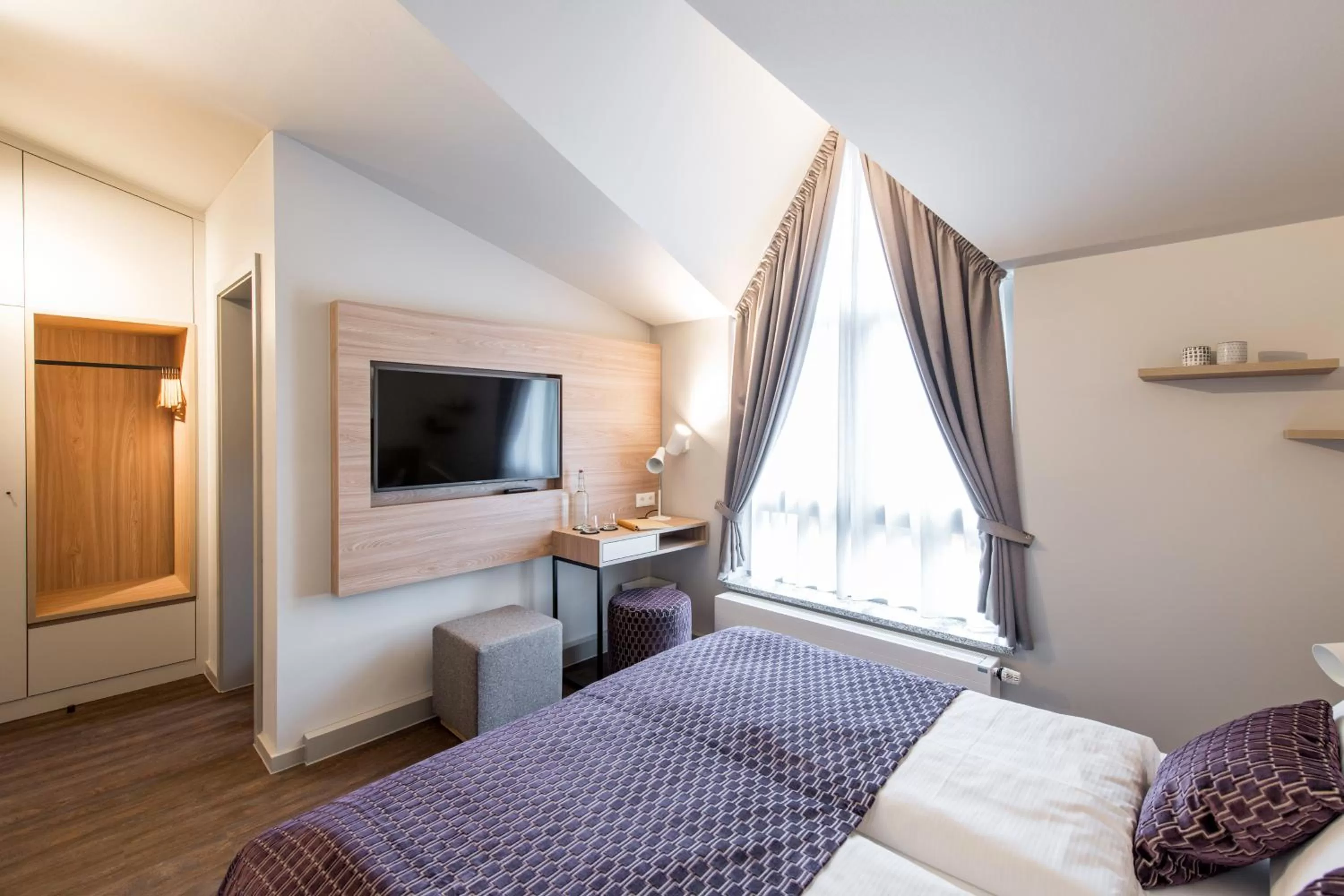 Photo of the whole room, Bed in stattHotel Weimar