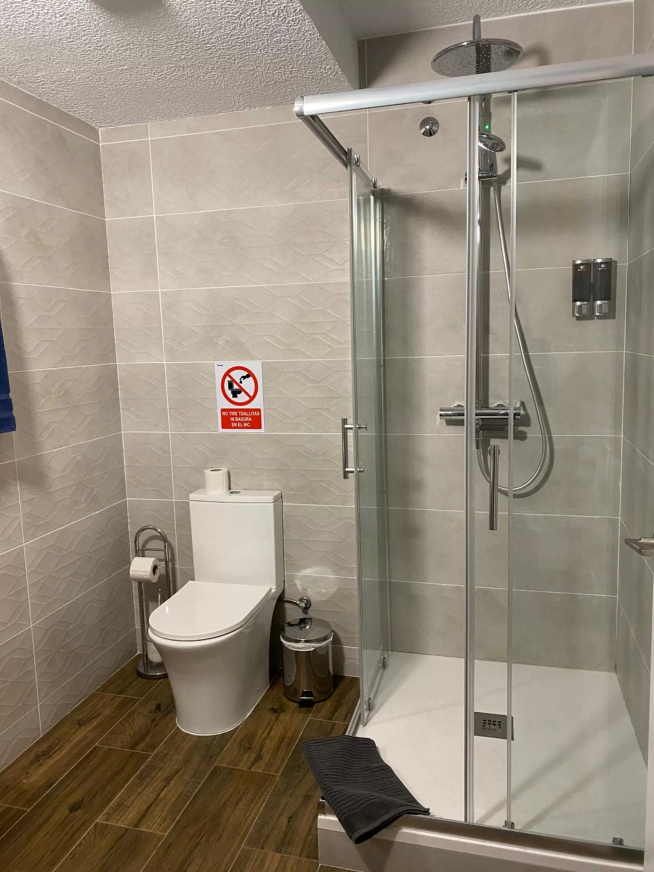 Shower in El Patio Hostal