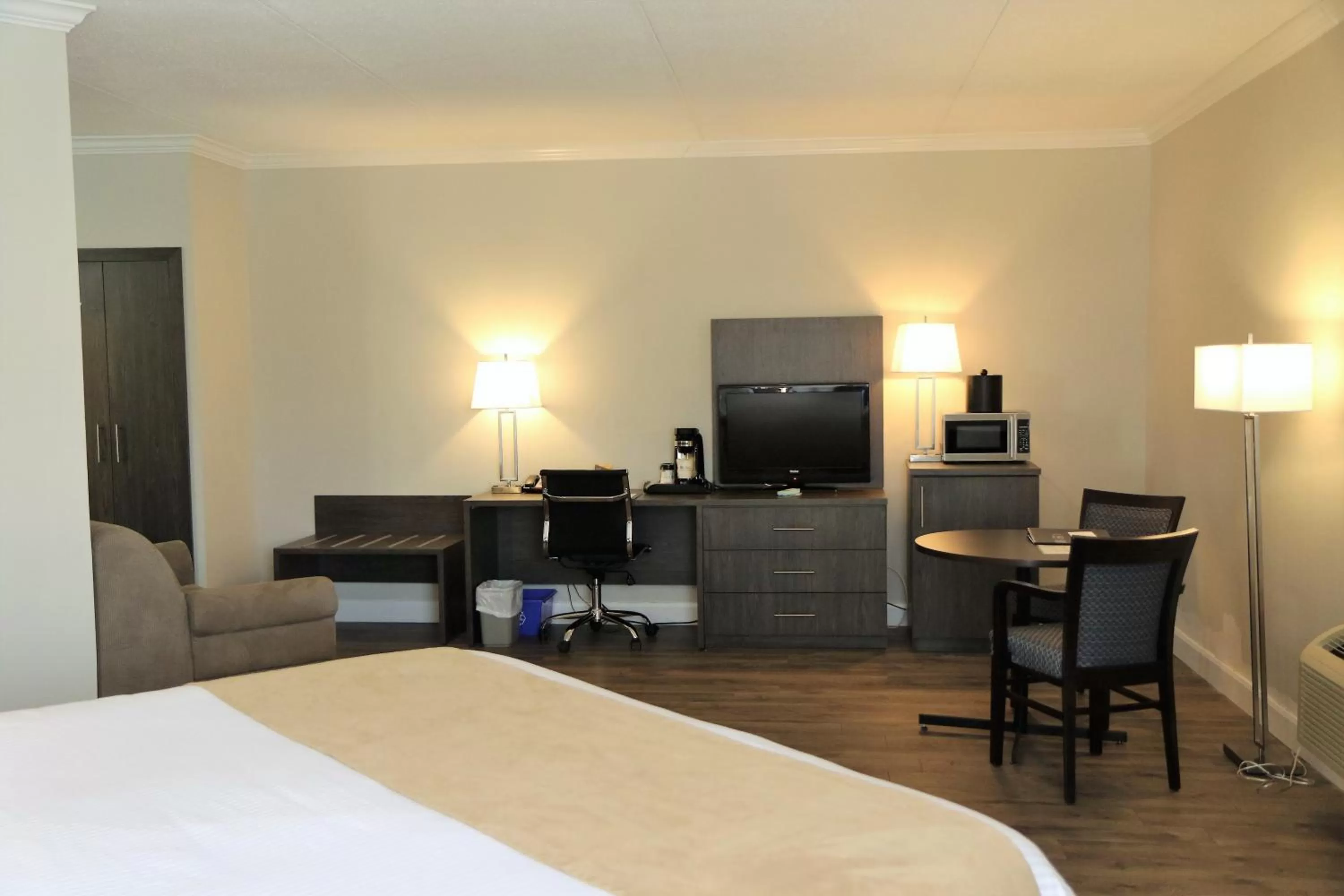 Photo of the whole room, Bed in Best Western Laval-Montreal & Conference Centre