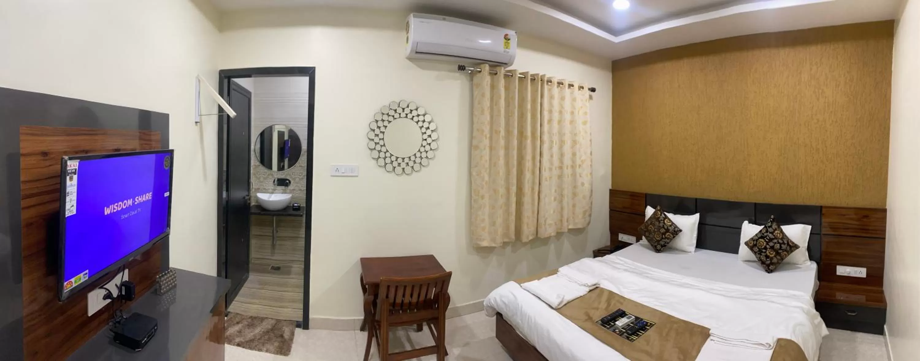 Communal lounge/ TV room, Bed in Hotel Golden Bliss