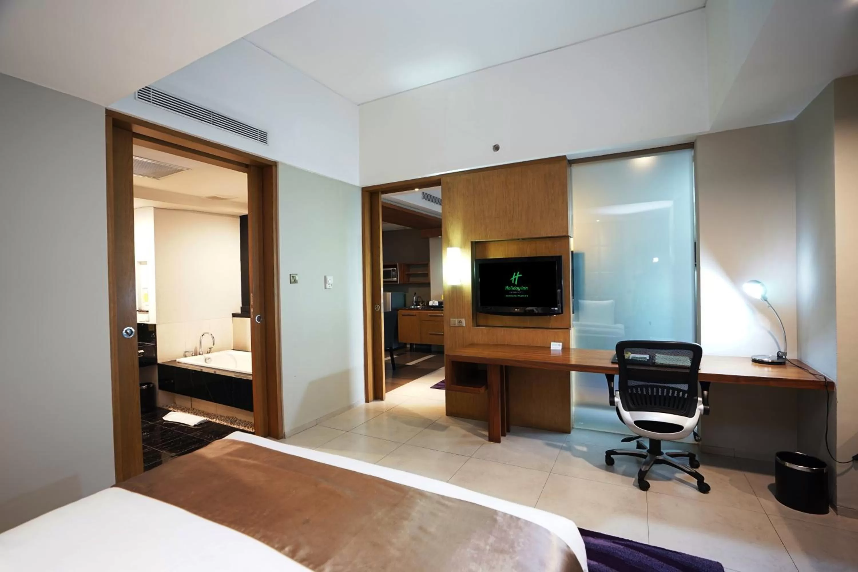 Bed in Holiday Inn Bandung Pasteur by IHG
