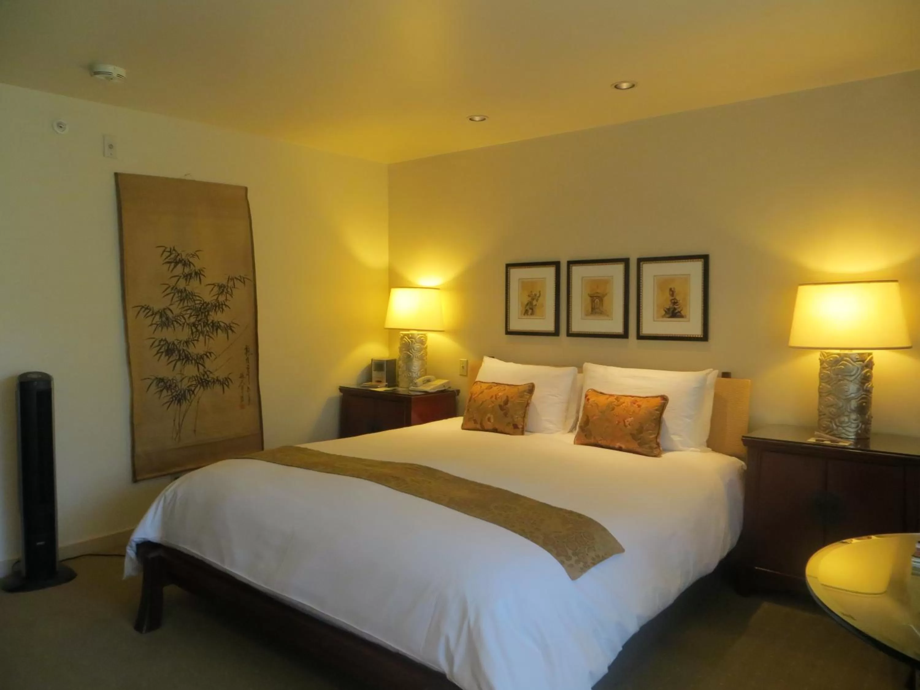 Bed in Tradewinds Carmel