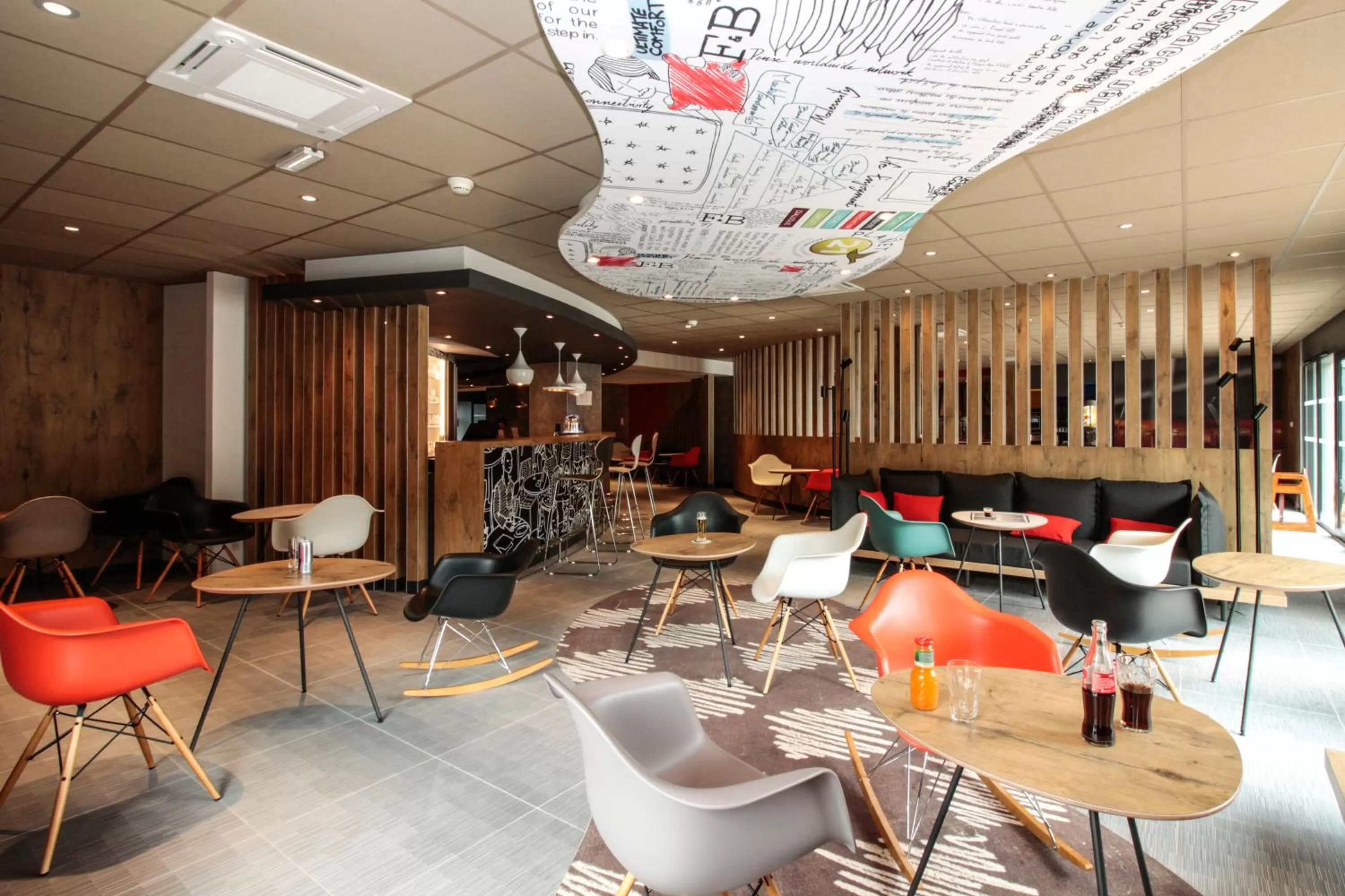 Lounge or bar in ibis Cahors