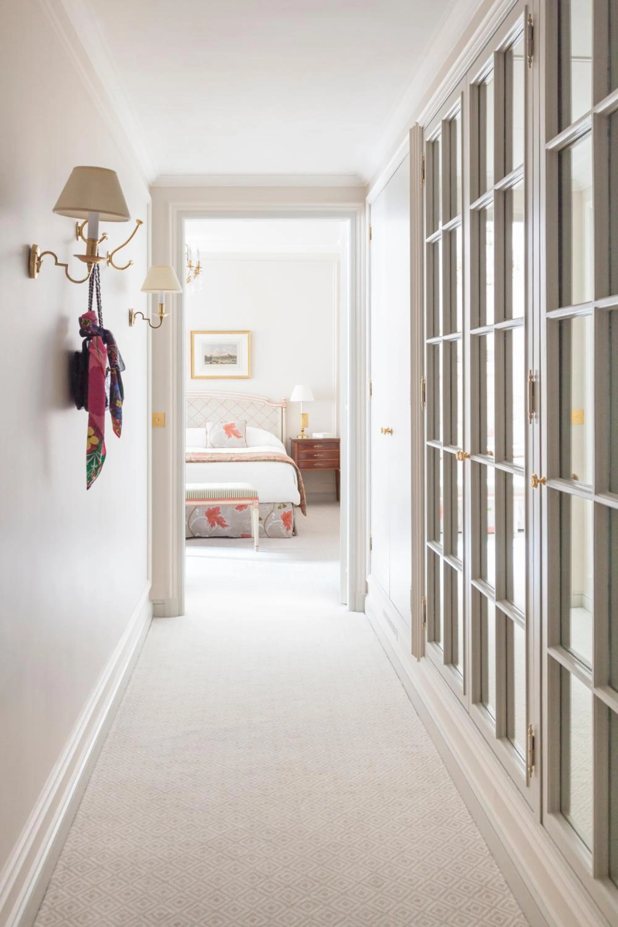 Area and facilities, Bed in Le Bristol Paris, Oetker Hotels