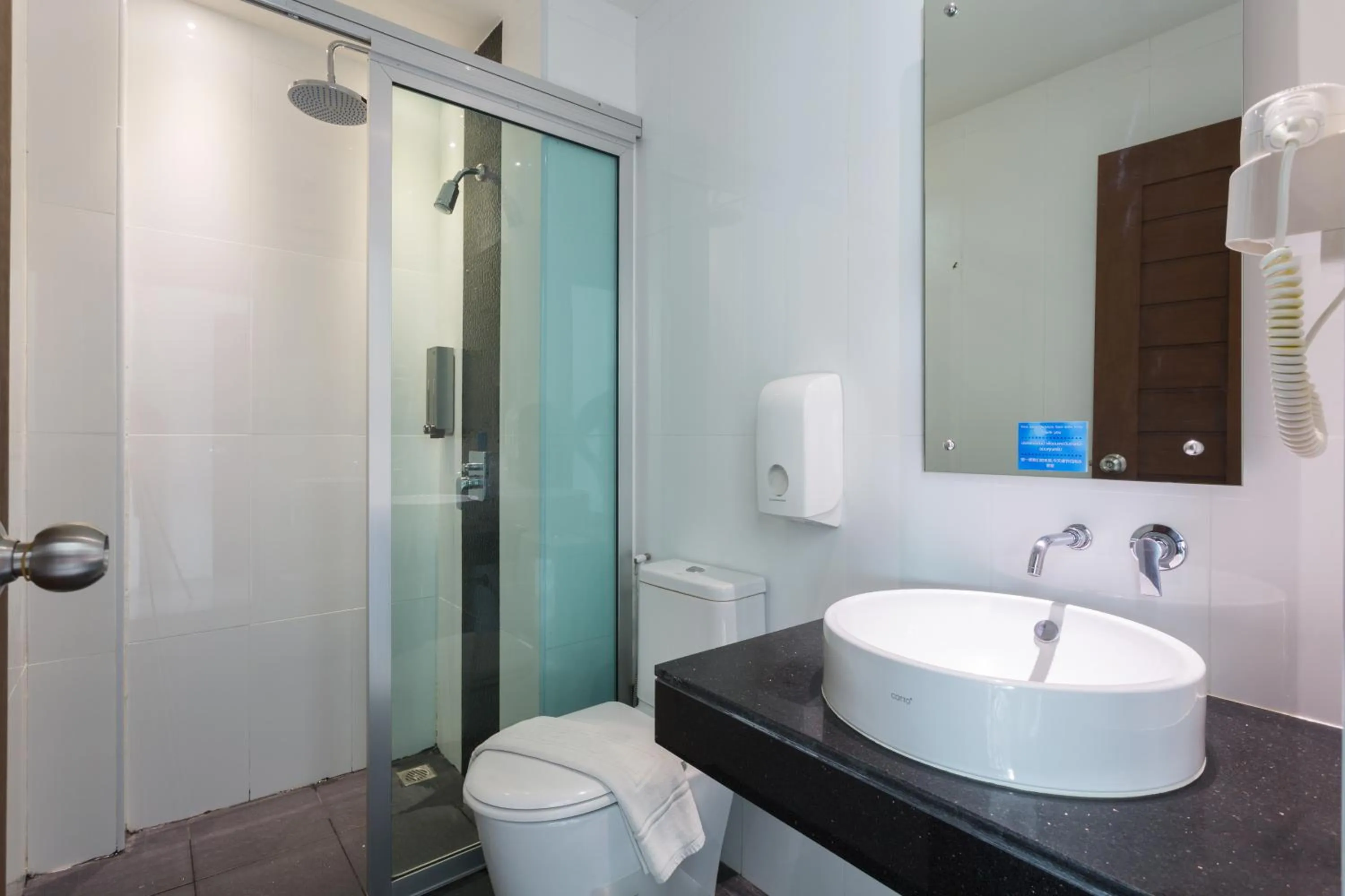 Bathroom in Riverside Hotel