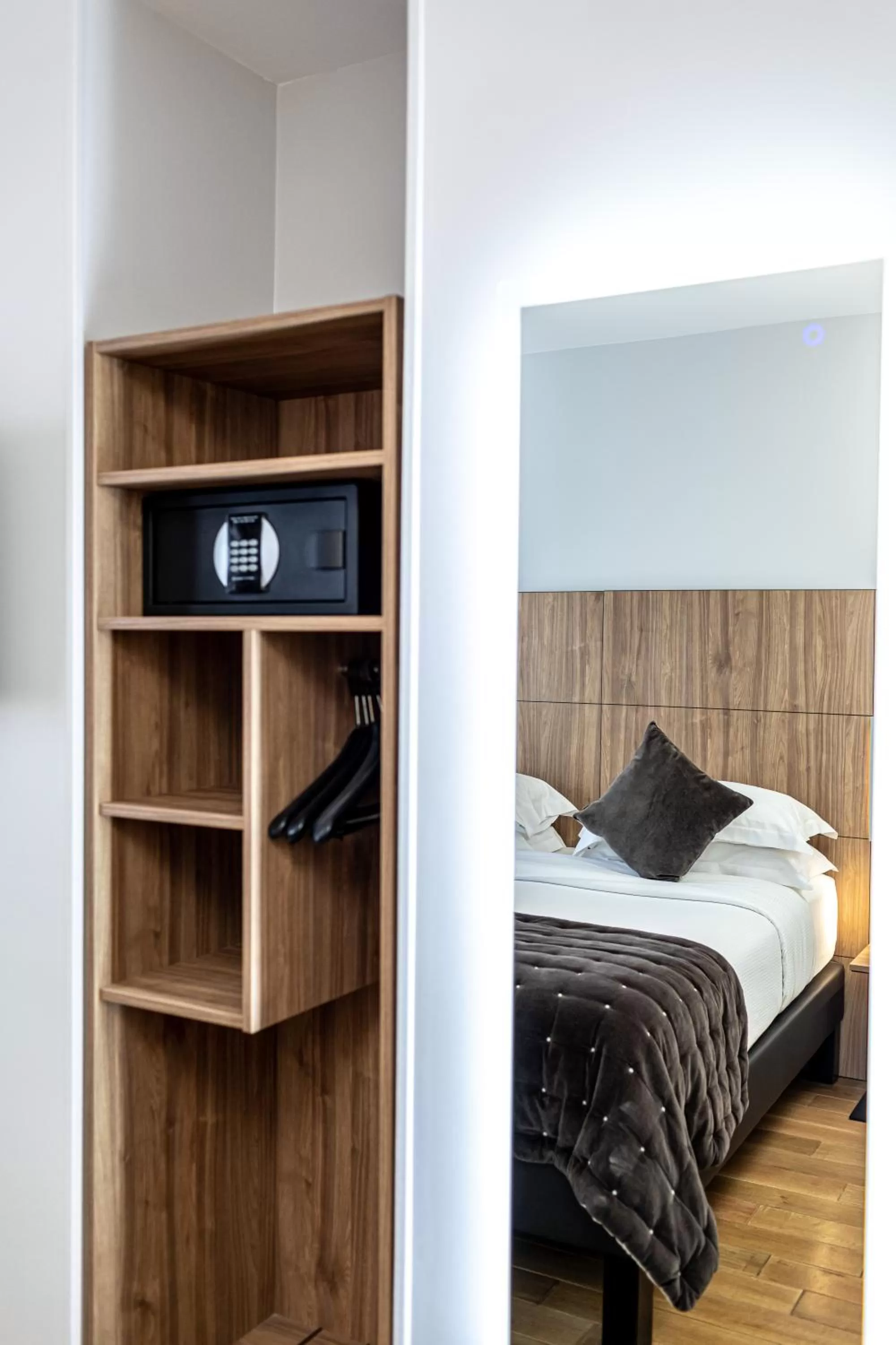 Bed in Hôtel de Bellevue Paris Gare du Nord