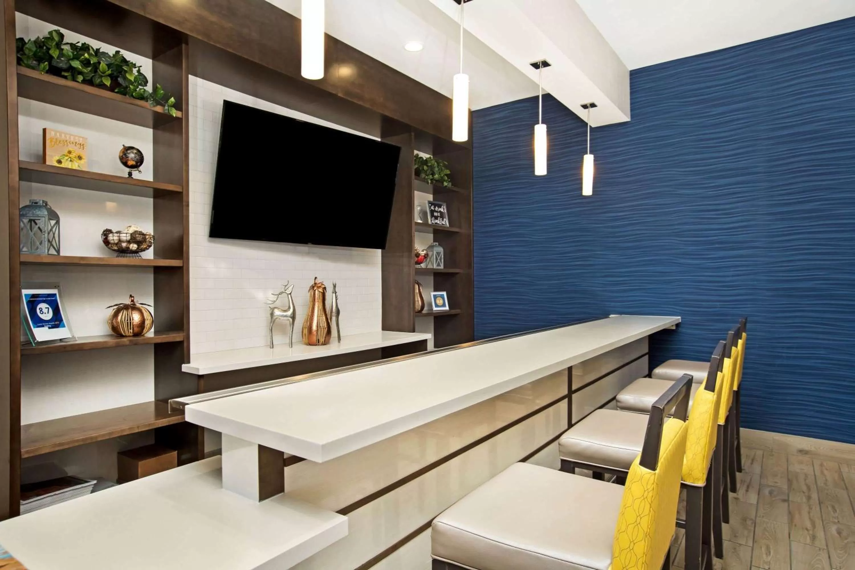 Lounge or bar in La Quinta by Wyndham Page at Lake Powell