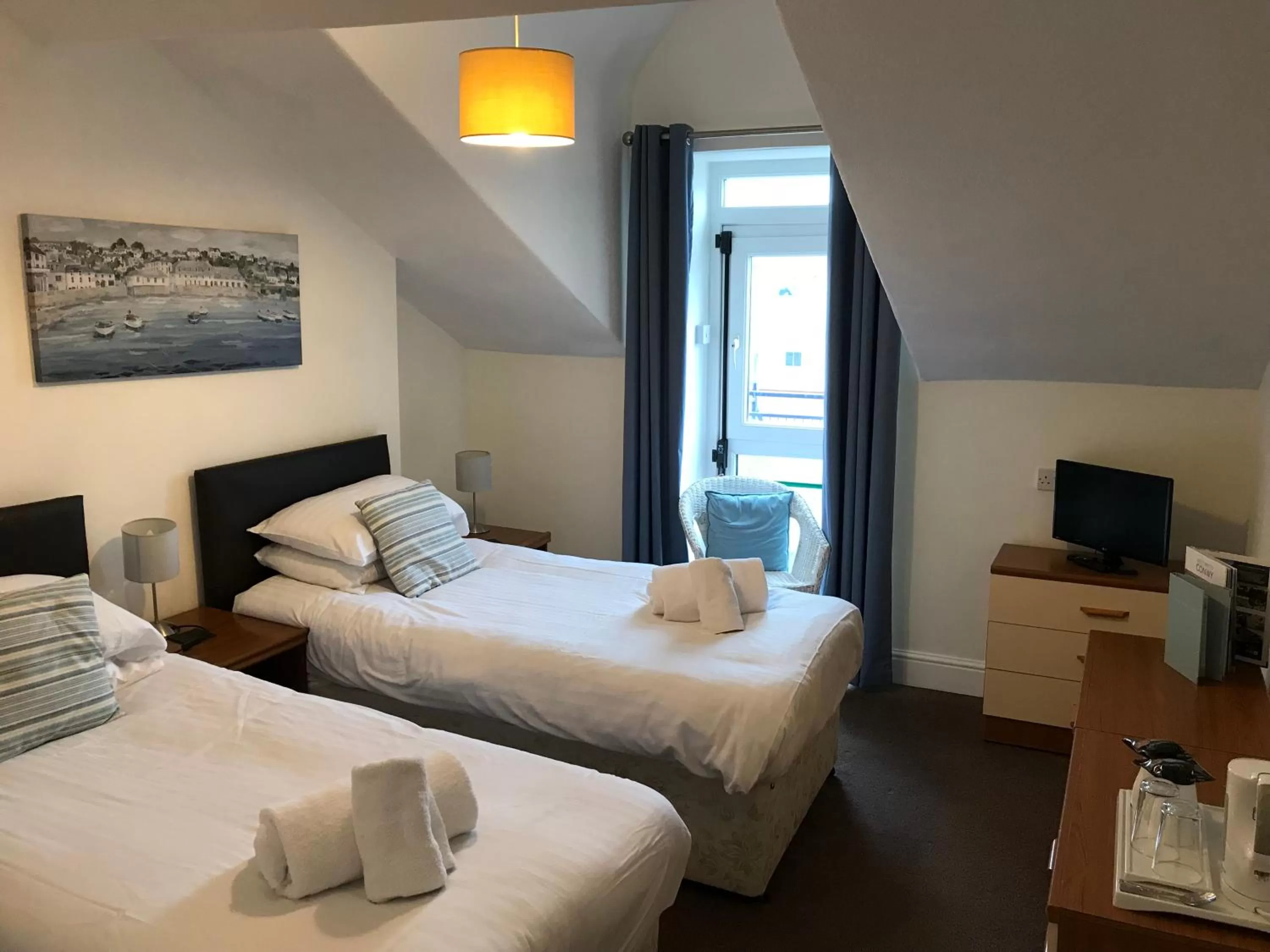 Bedroom, Bed in The Oasis Hotel