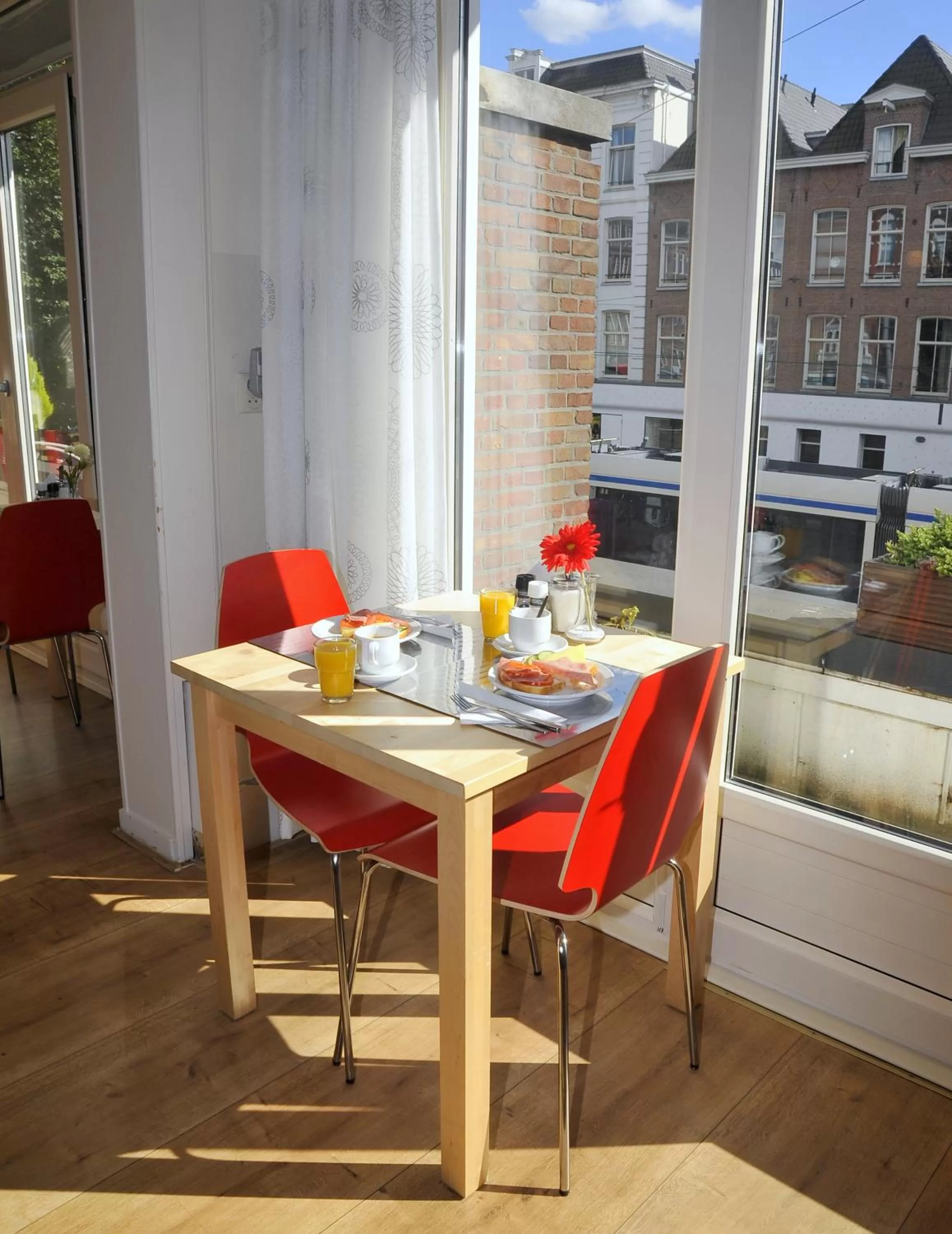 Restaurant/places to eat in Hotel Abba