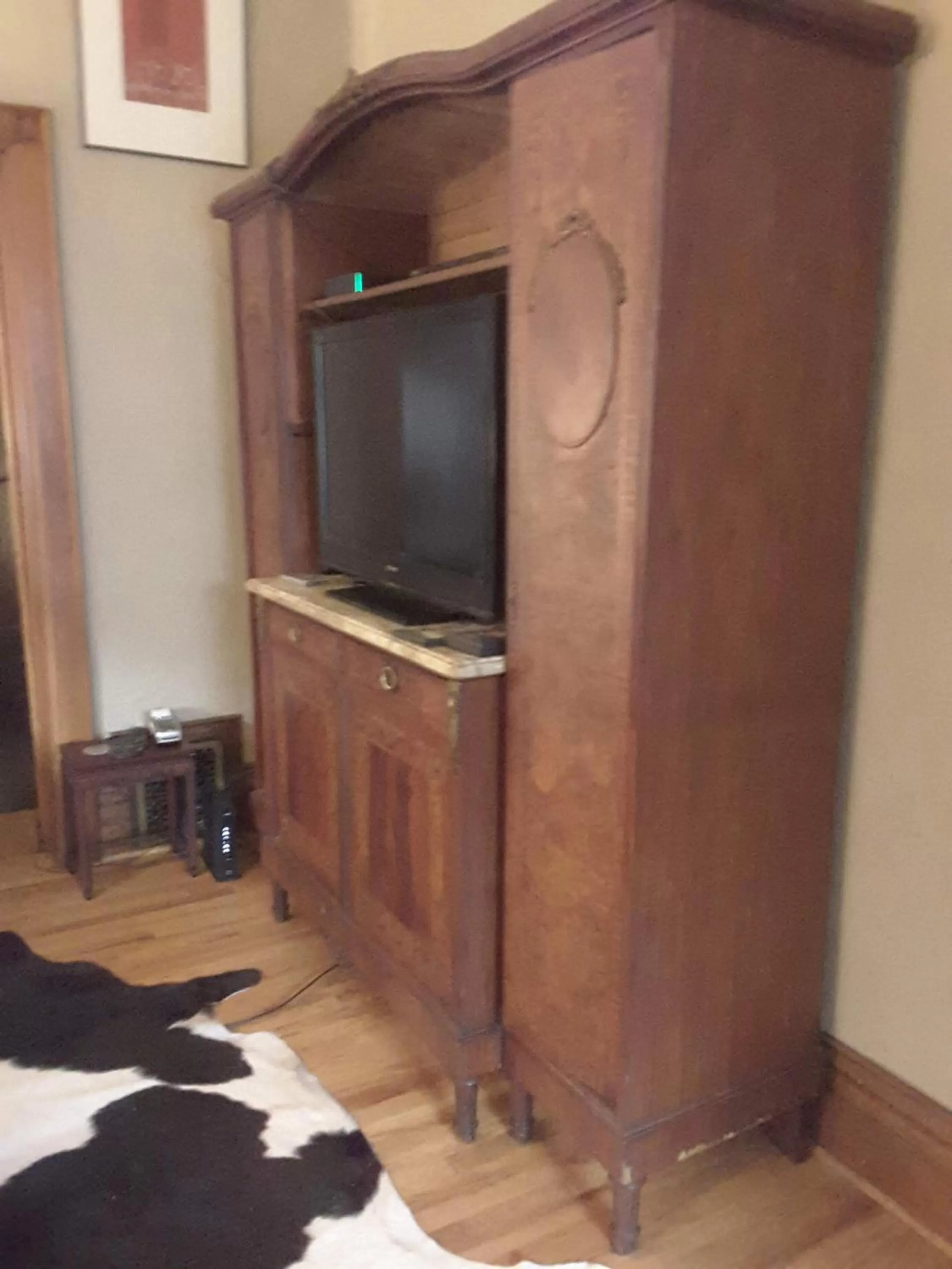 Communal lounge/ TV room in Off Broadway B & B