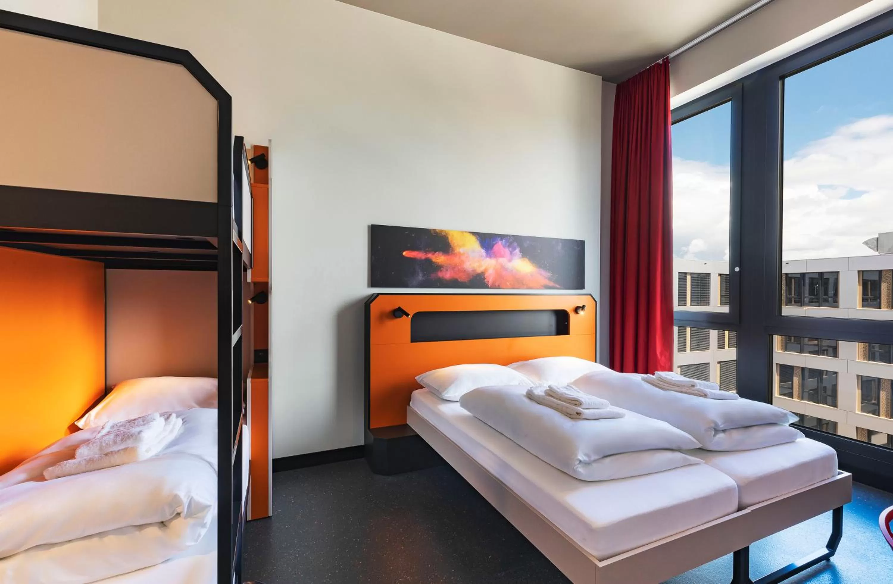 Bedroom, Bed in MEININGER Hotel Genève Centre Charmilles