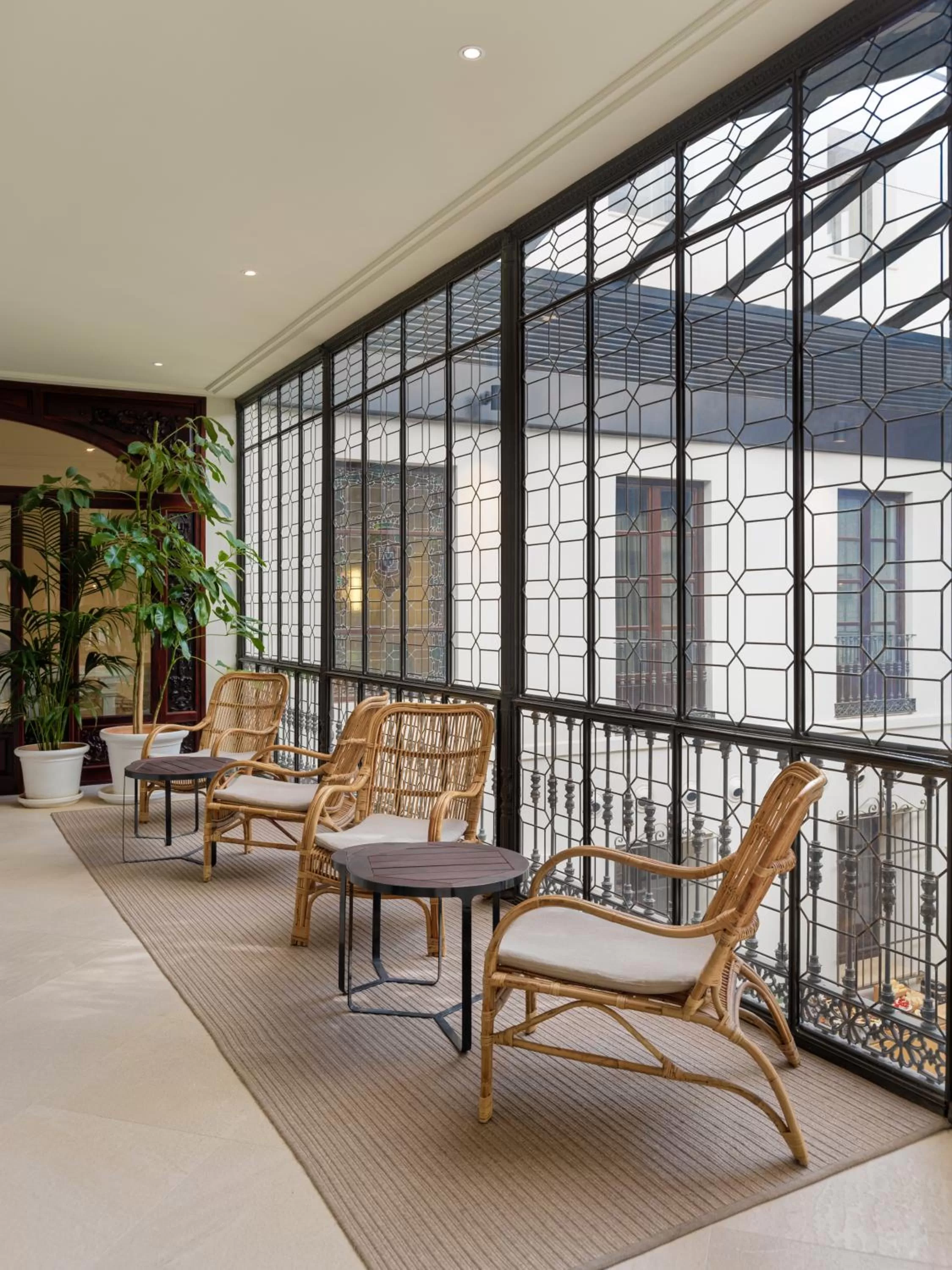 Property building in H10 Palacio Colomera