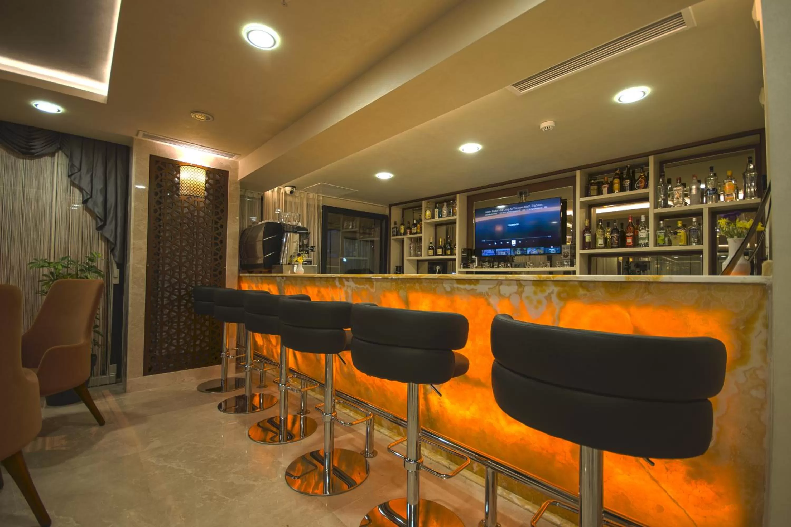 Lounge or bar in Antusa Palace Hotel & Spa