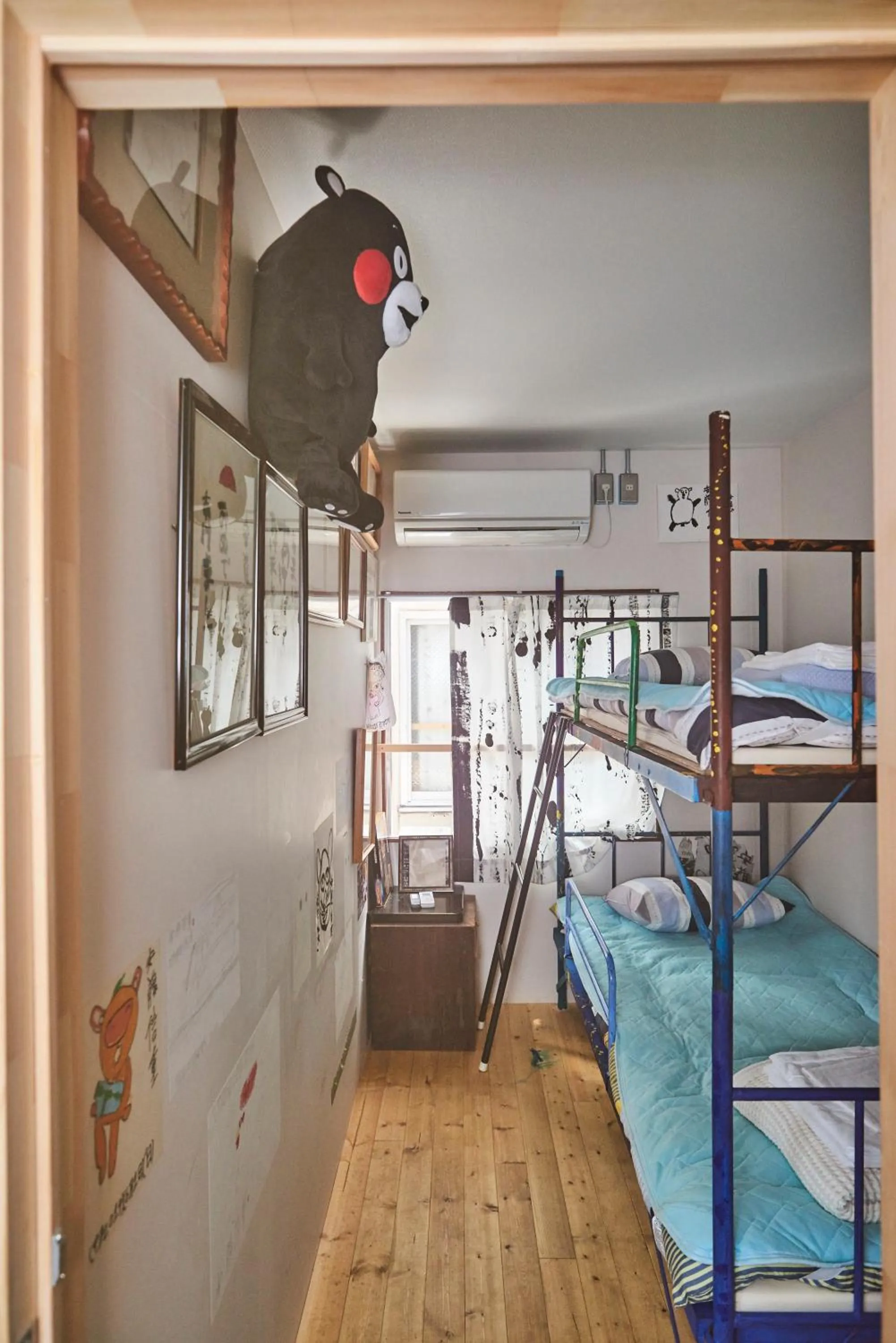 Bed in Kamagasaki University of the Arts Cafe Garden Guest House aka Cocoroom