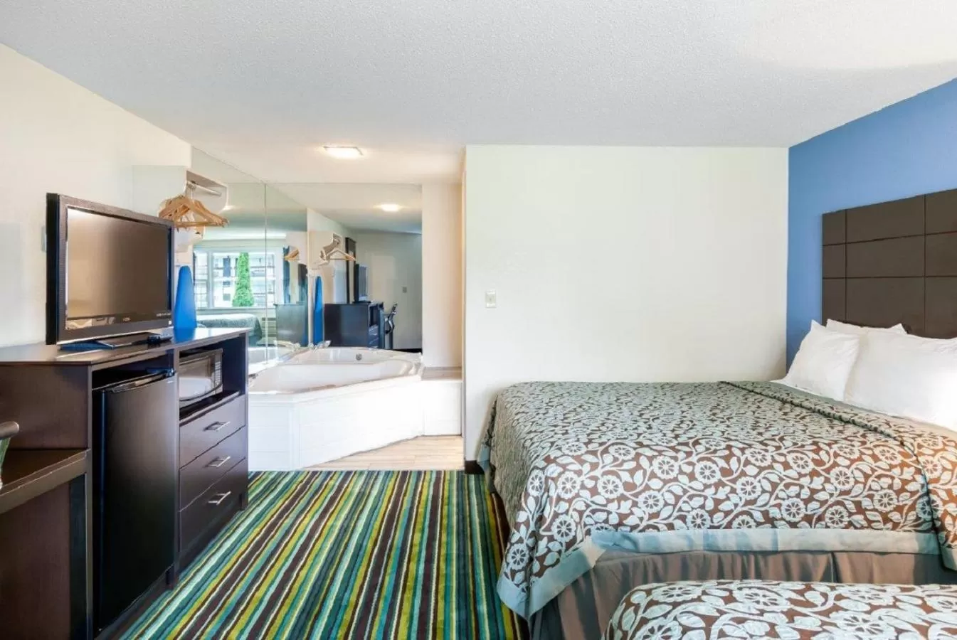 Bed in Days Inn by Wyndham Lincoln