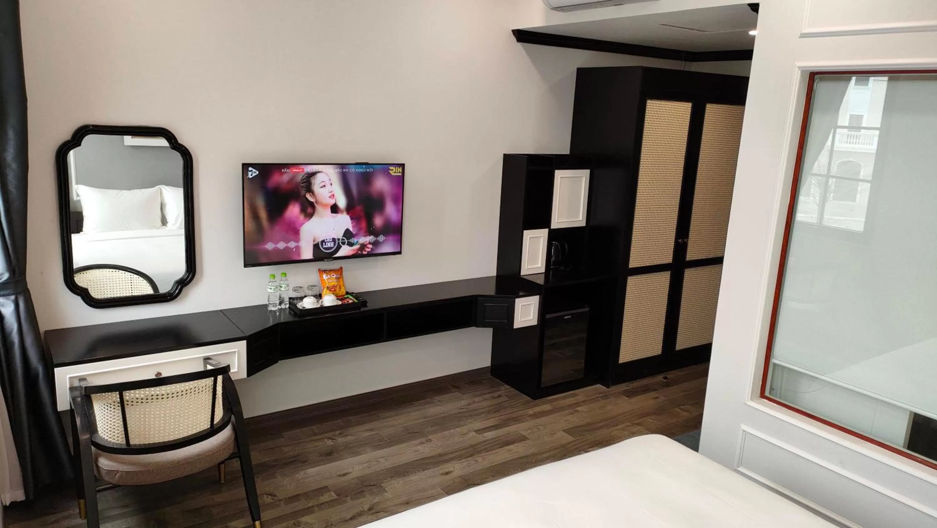 Communal lounge/ TV room in Halong Lavender Hotel